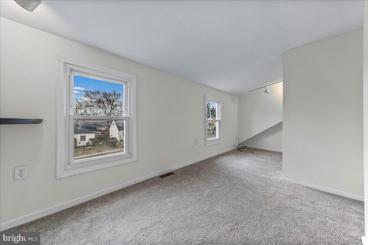 VILLAGE GREEN - Residential