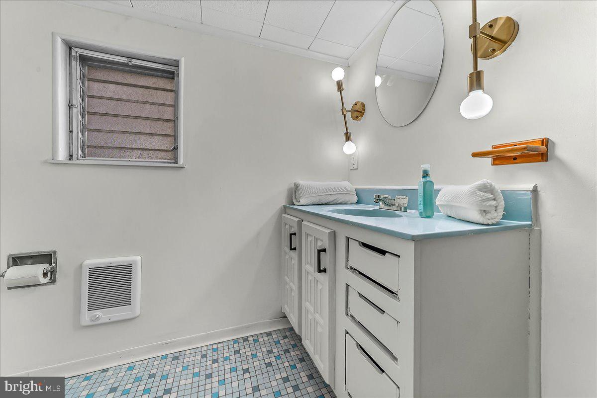 VILLAGE GREEN - Residential