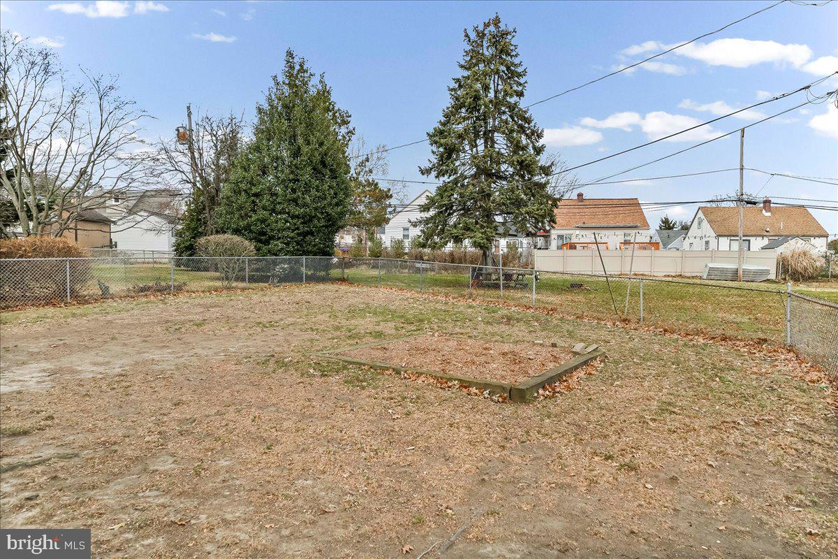 VILLAGE GREEN - Residential