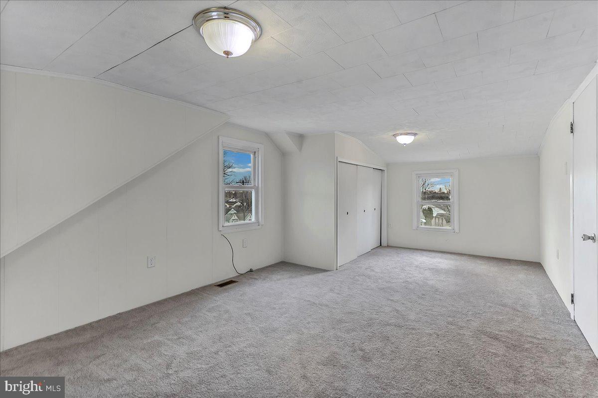 VILLAGE GREEN - Residential