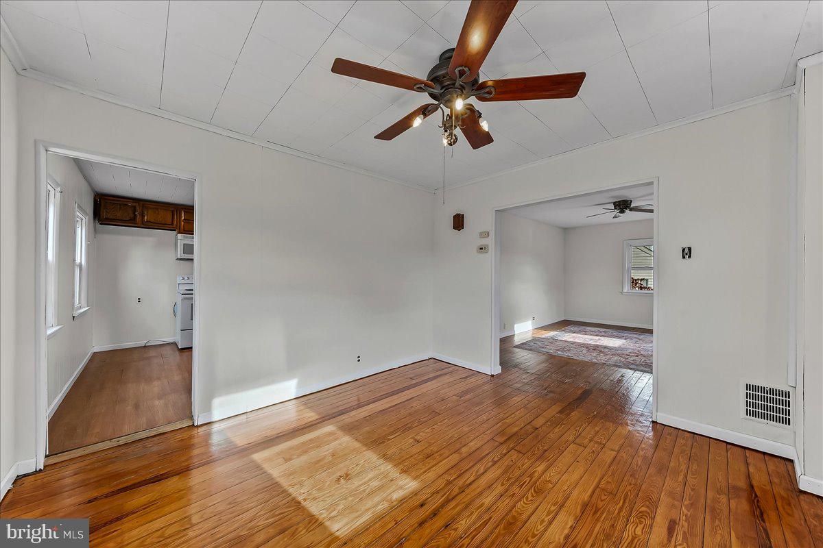 VILLAGE GREEN - Residential