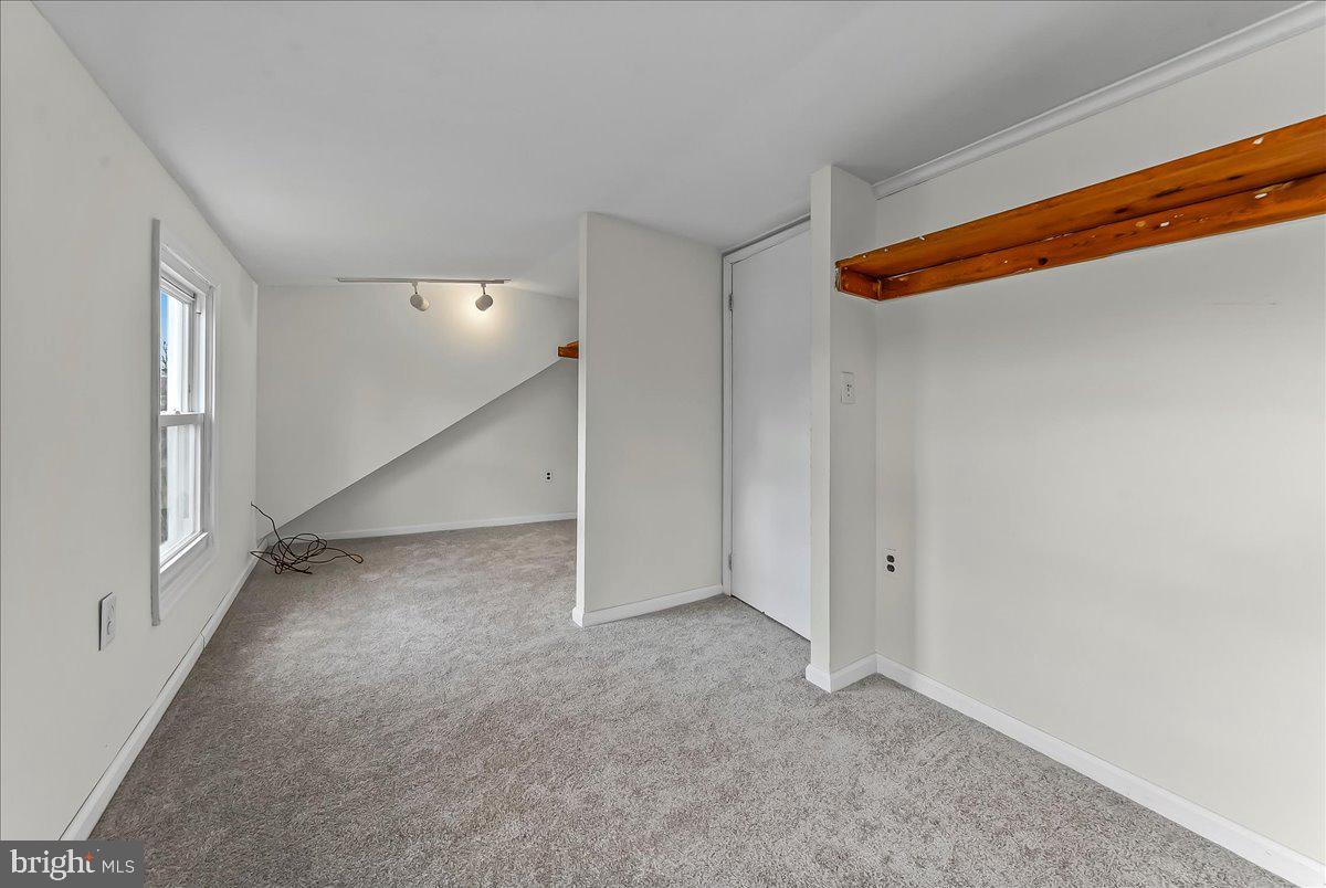 VILLAGE GREEN - Residential