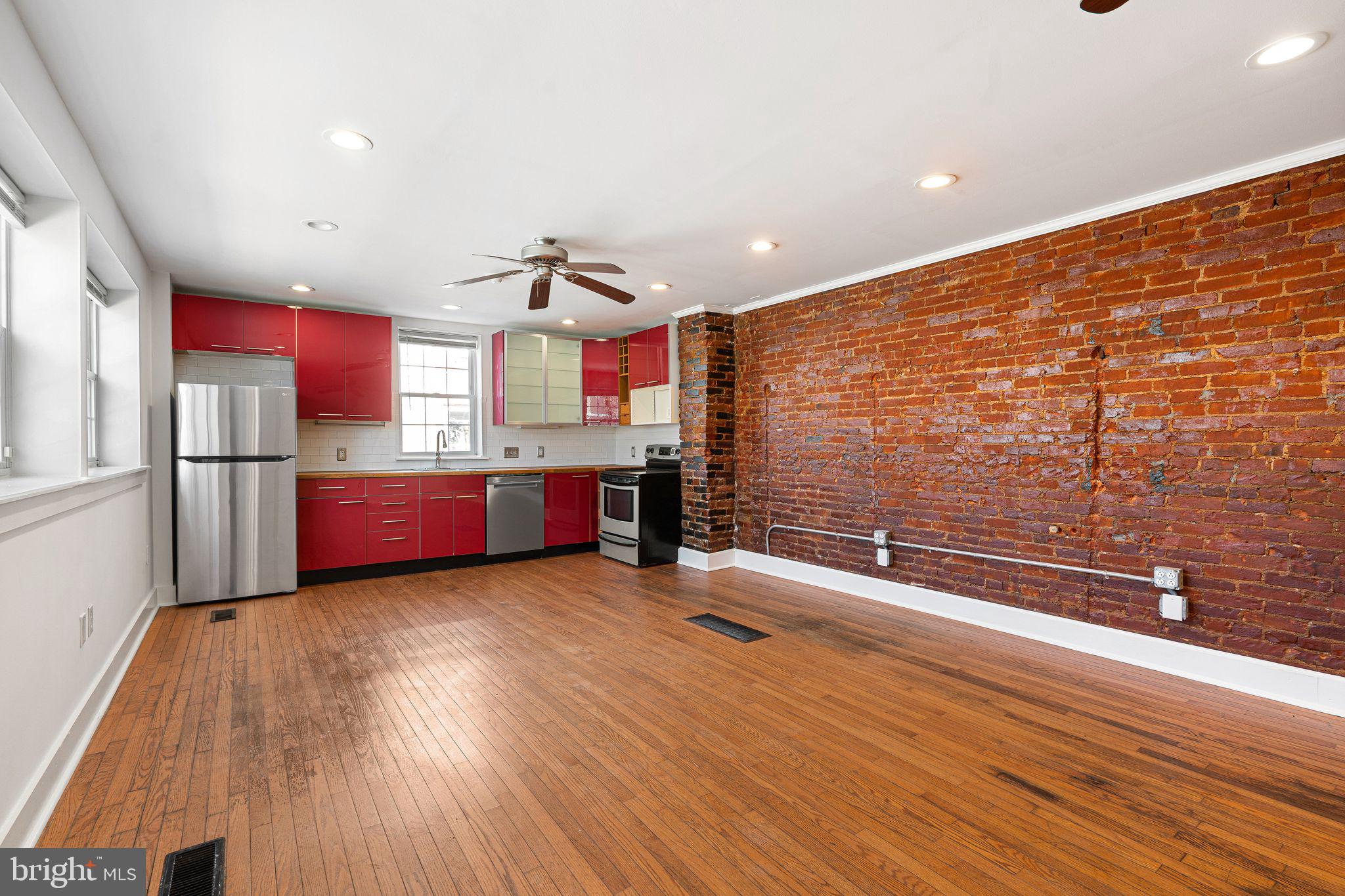 368 DALY STREET