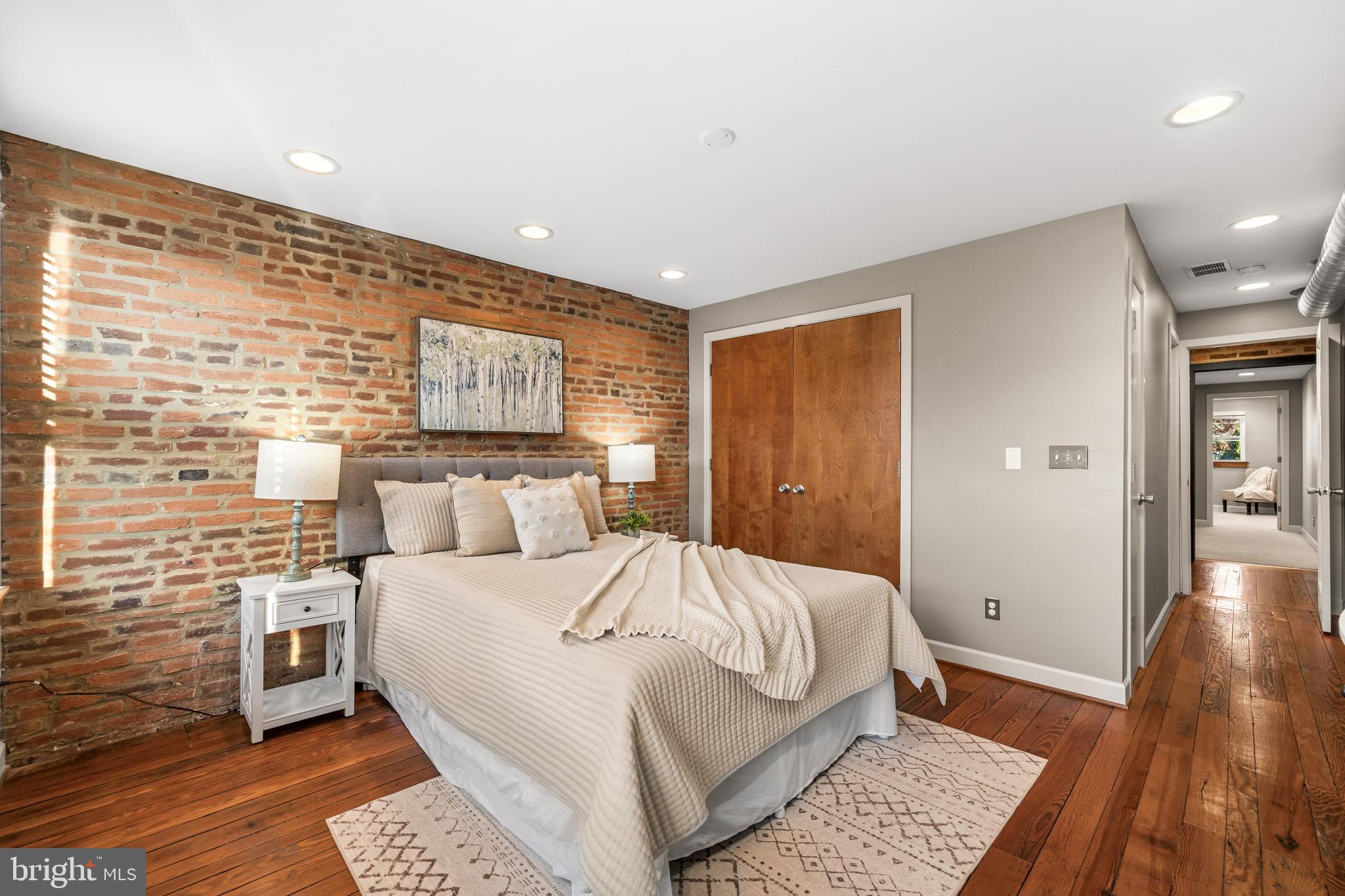 LOCUST POINT - Residential