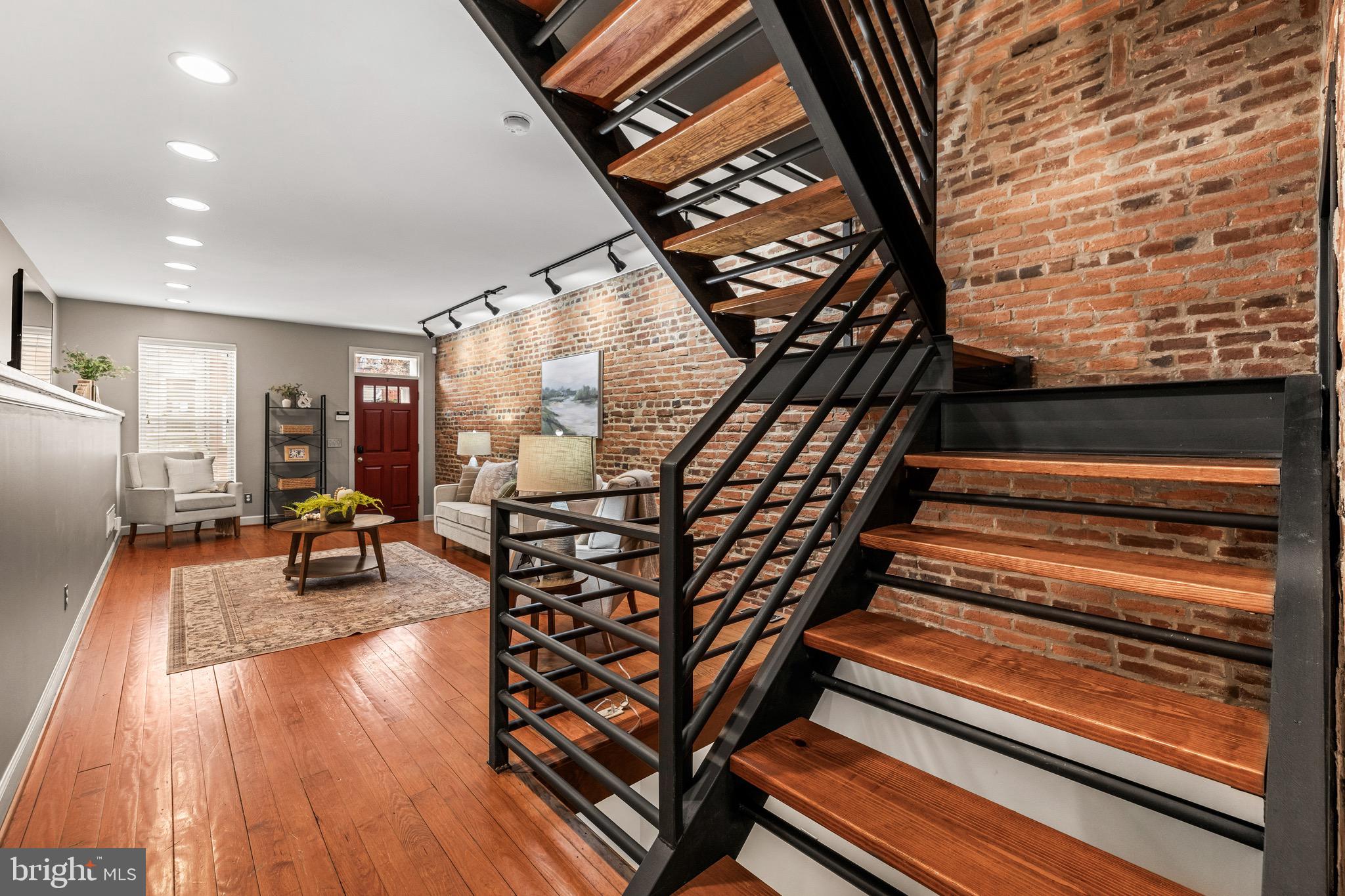 LOCUST POINT - Residential