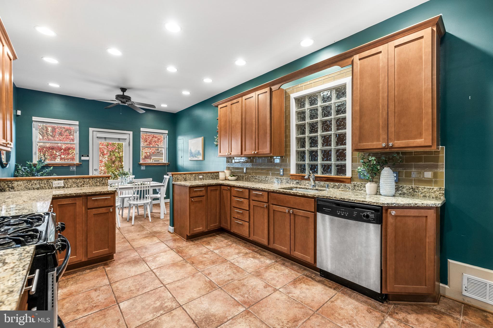 LOCUST POINT - Residential