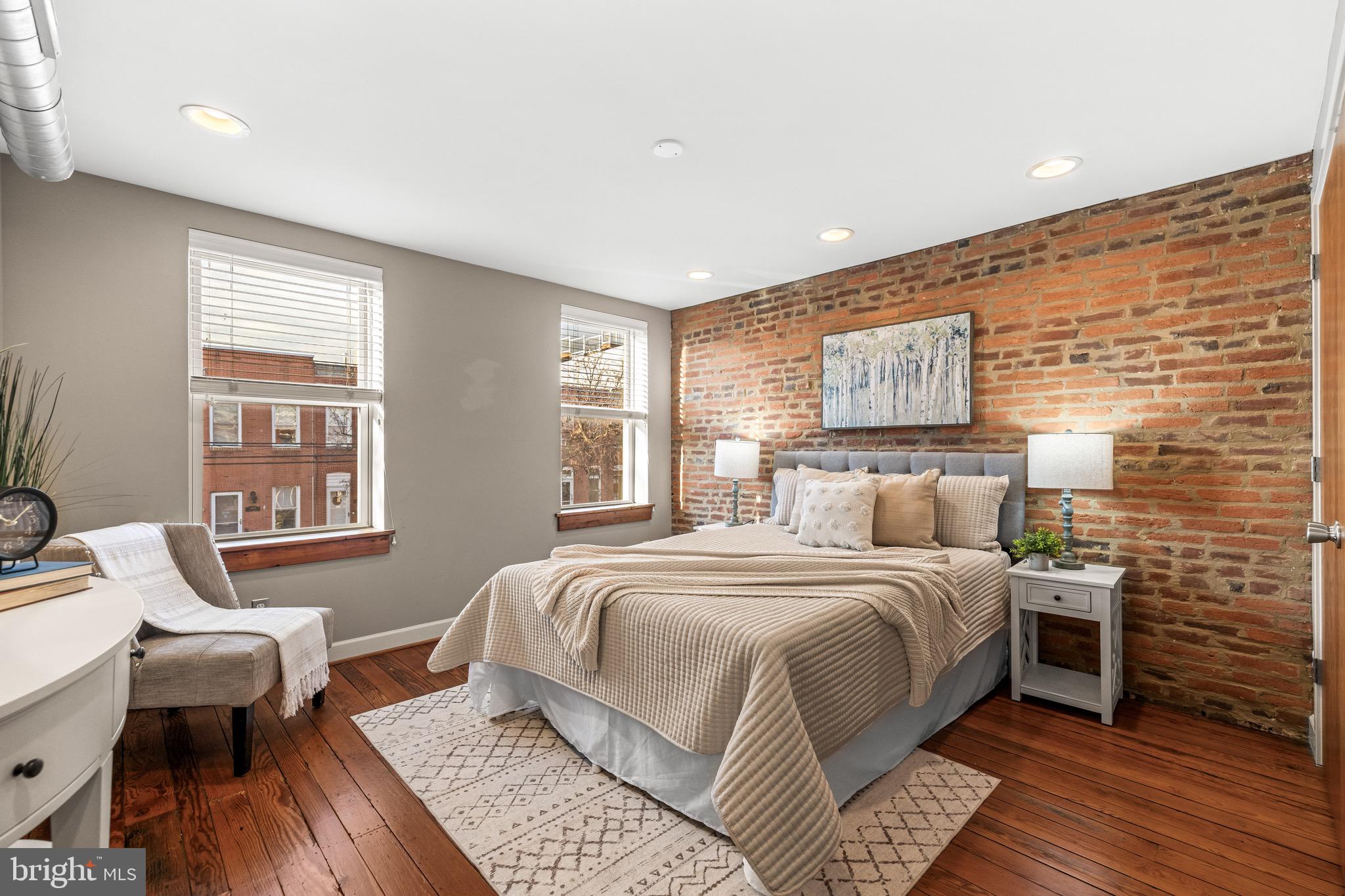 LOCUST POINT - Residential