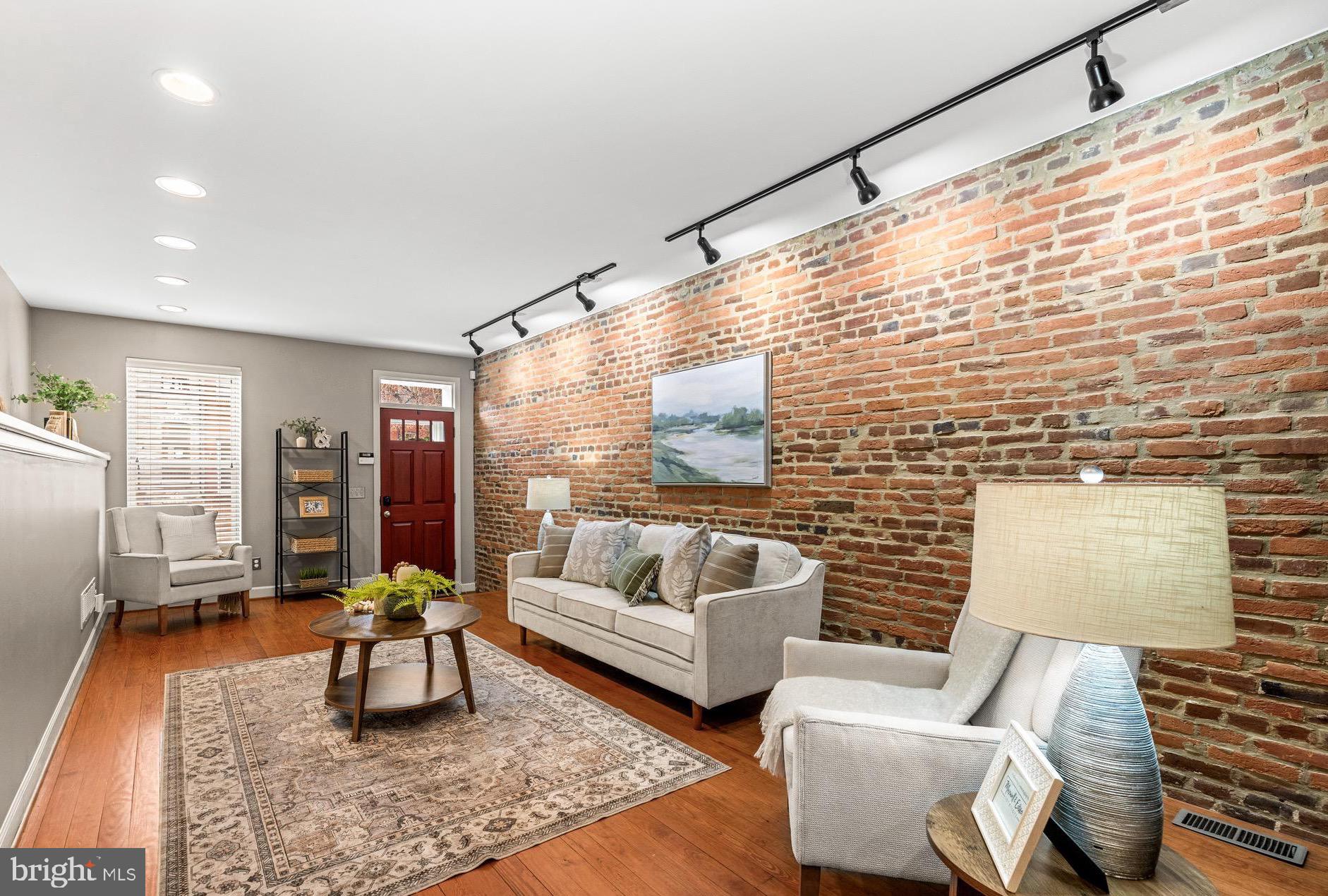 LOCUST POINT - Residential