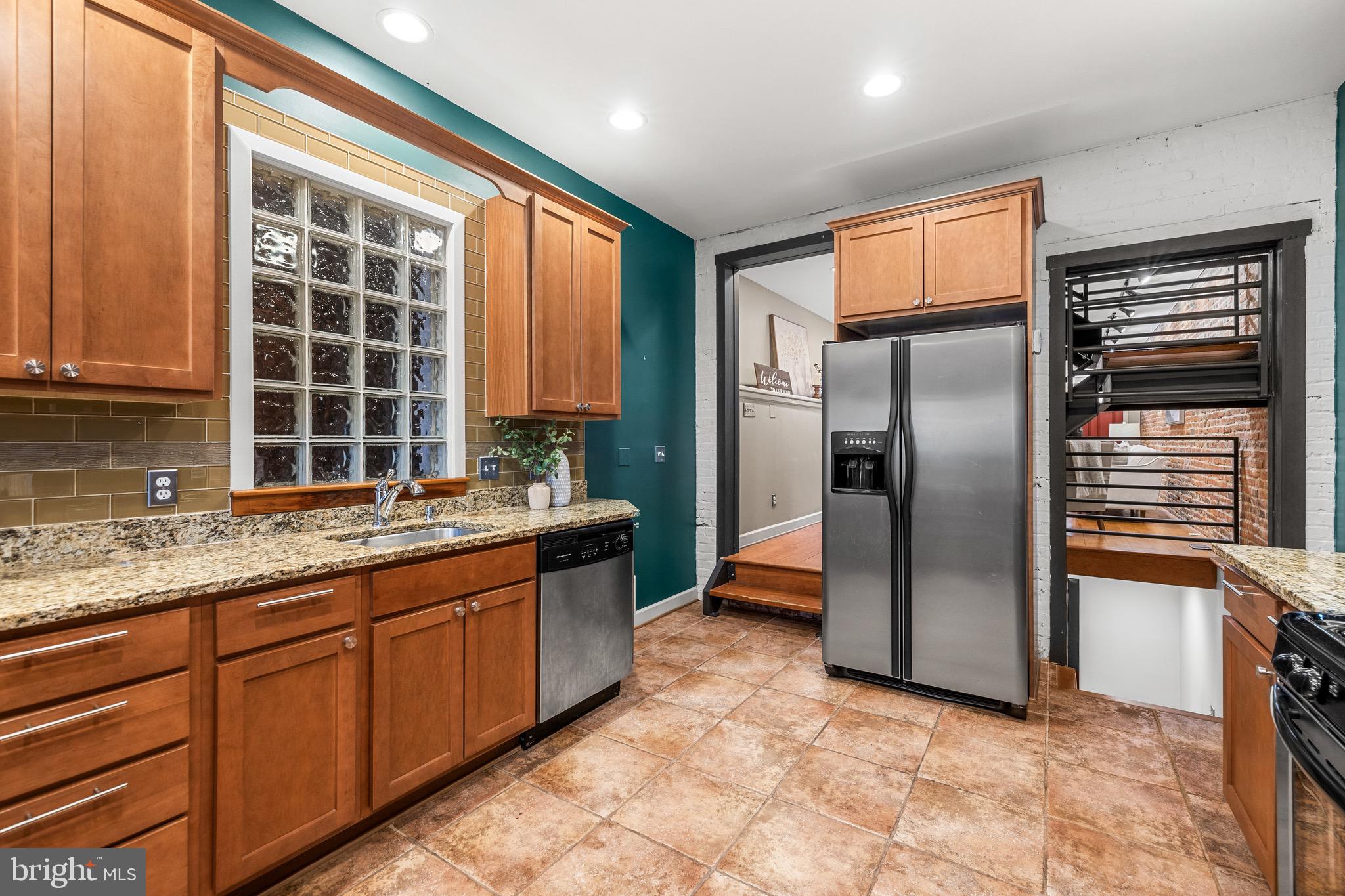 LOCUST POINT - Residential