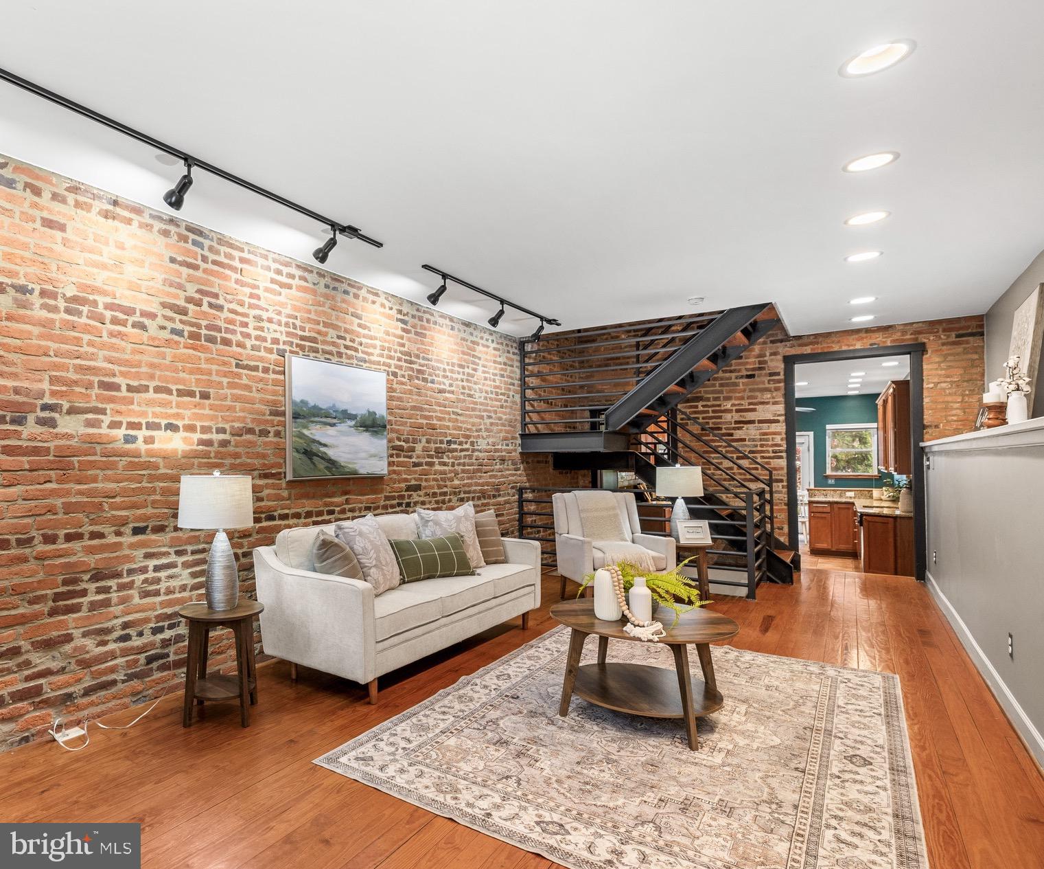 LOCUST POINT - Residential