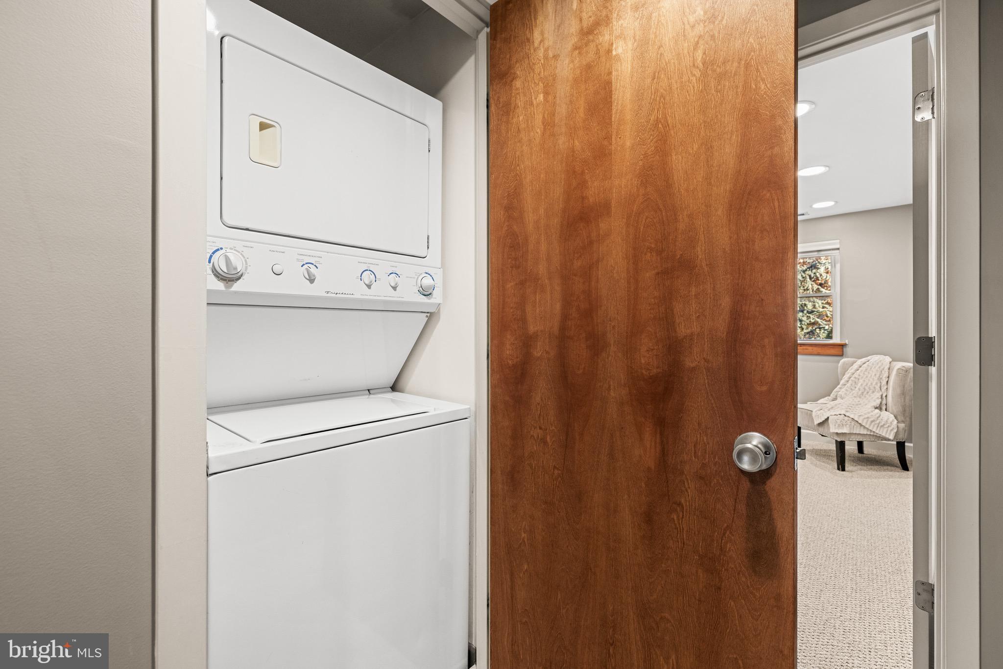 LOCUST POINT - Residential