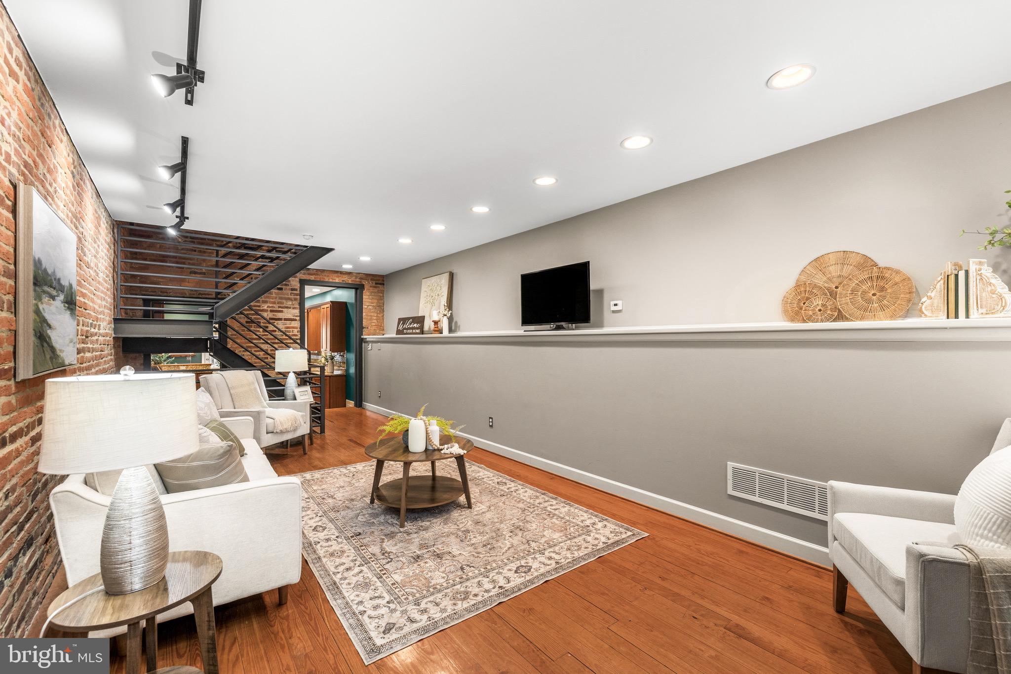 LOCUST POINT - Residential