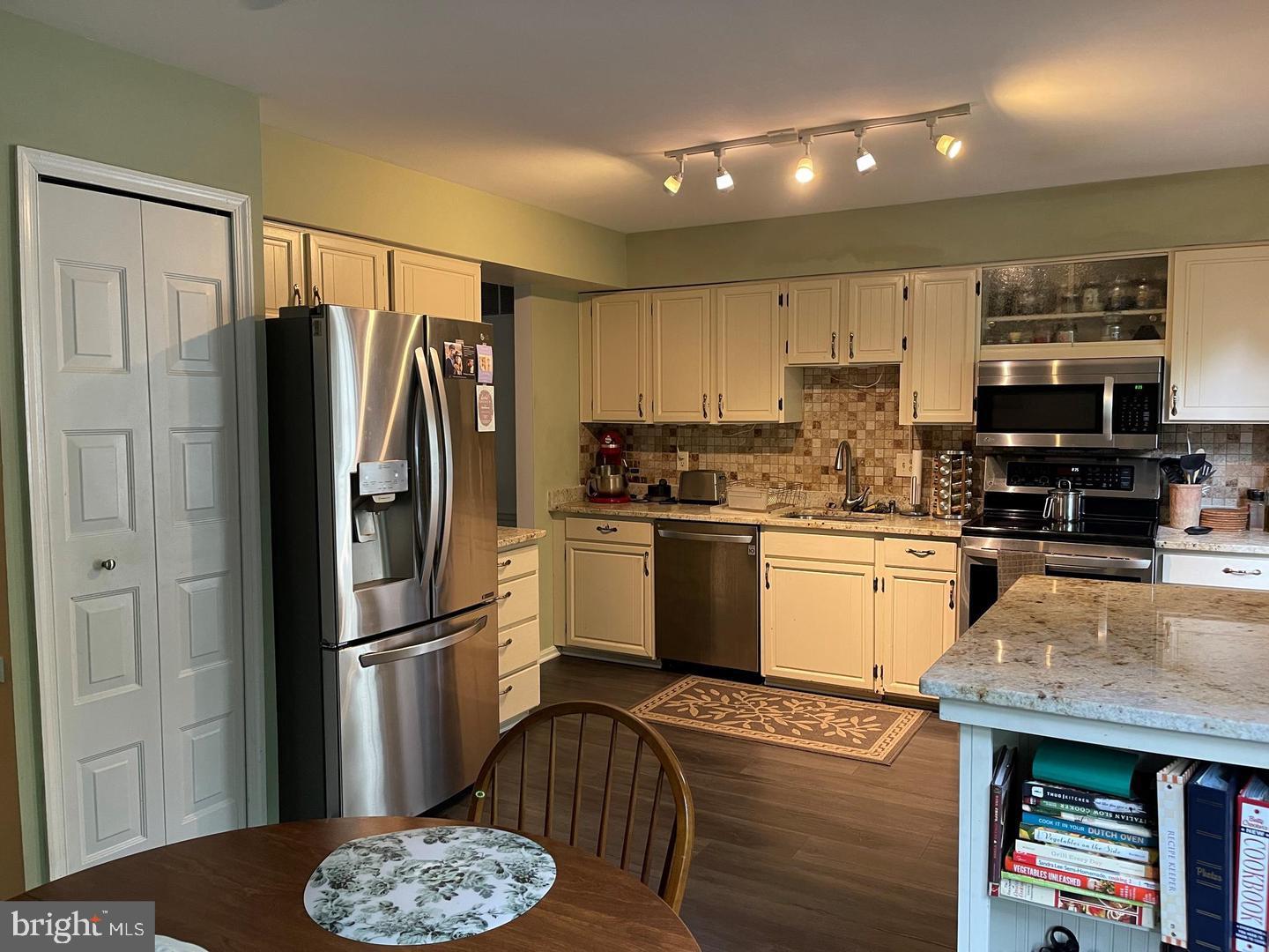 RESTON - Residential Lease