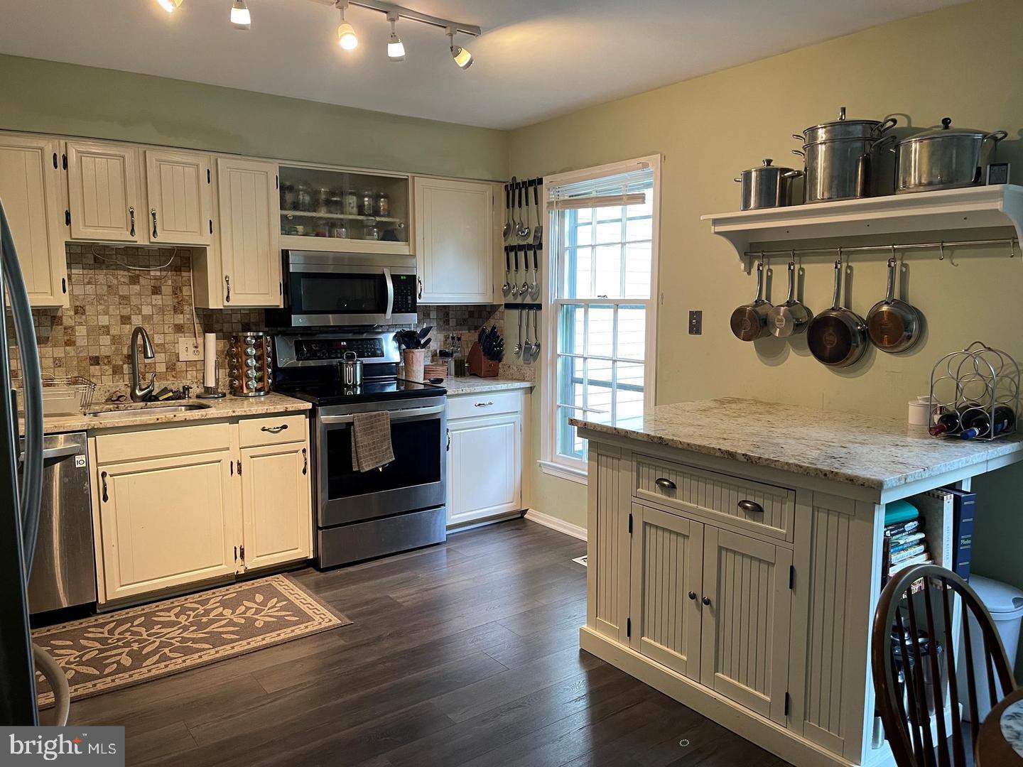 RESTON - Residential Lease