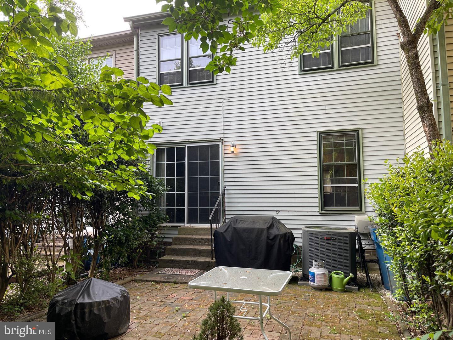 RESTON - Residential Lease