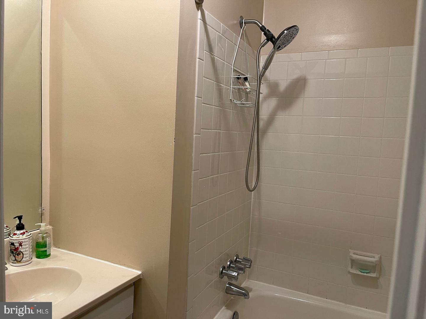 RESTON - Residential Lease