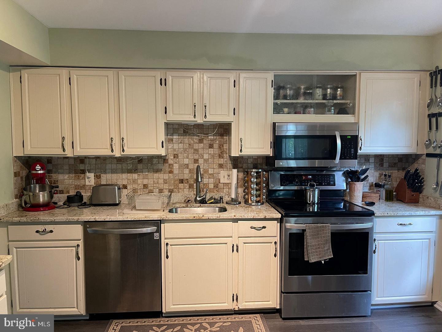 RESTON - Residential Lease