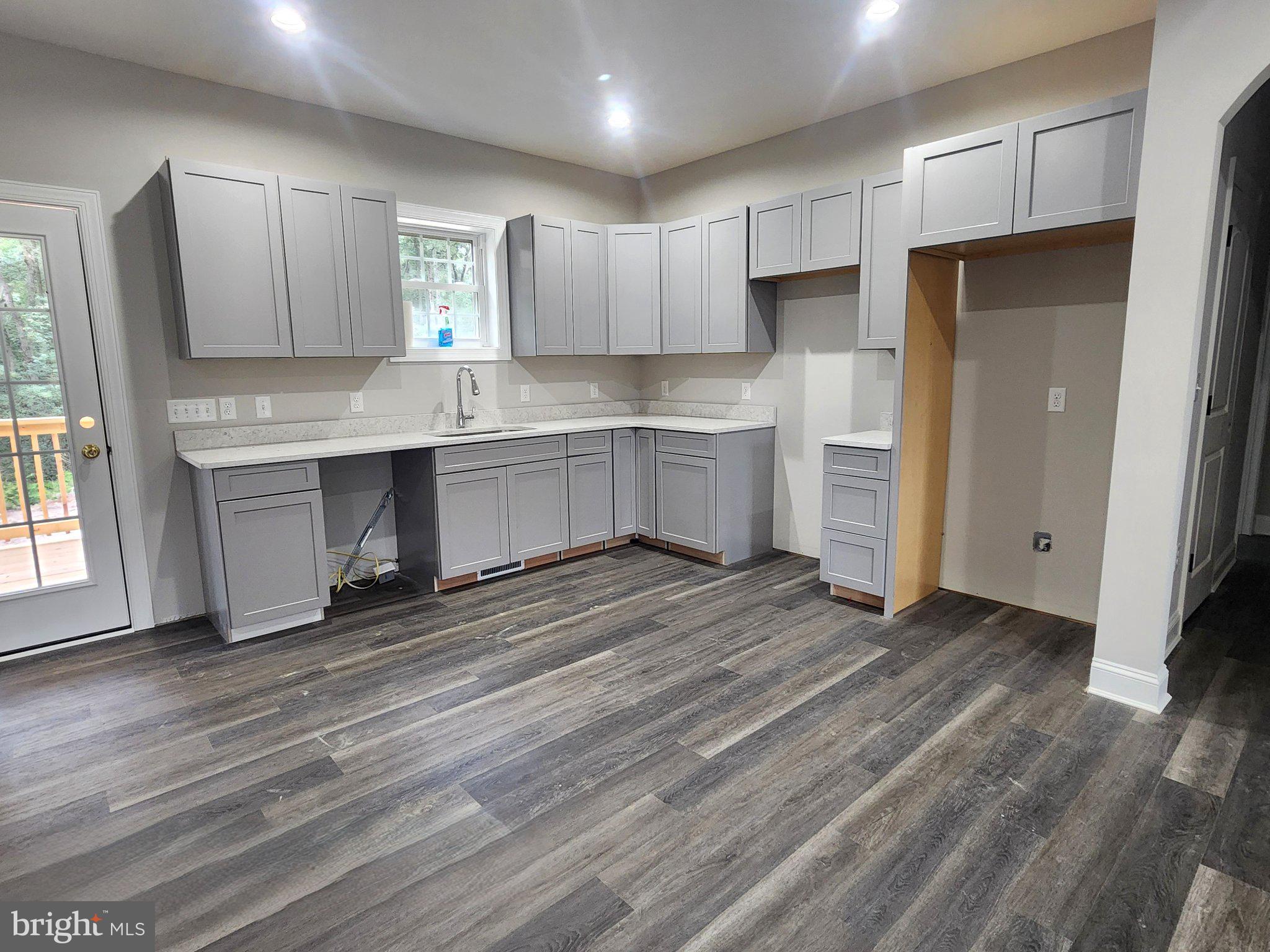 6854 LAMB COURT