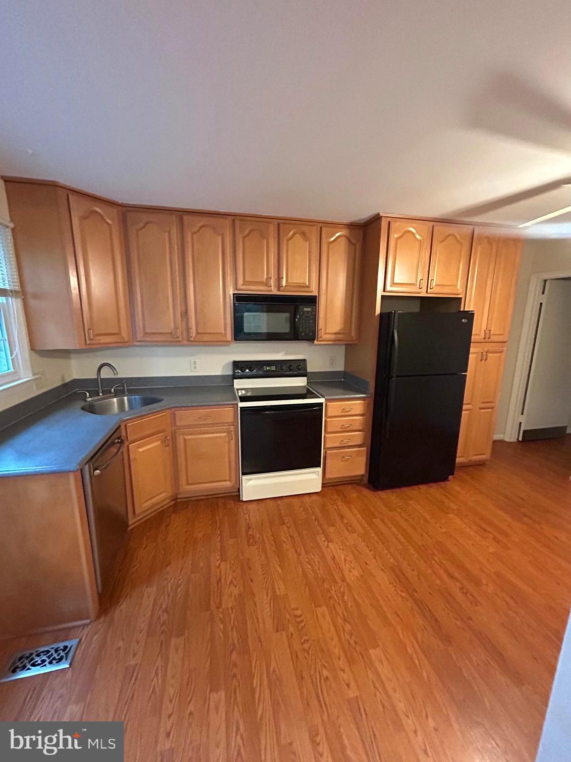 DOUBLE ROCK TOWNHOUSES - Residential Lease