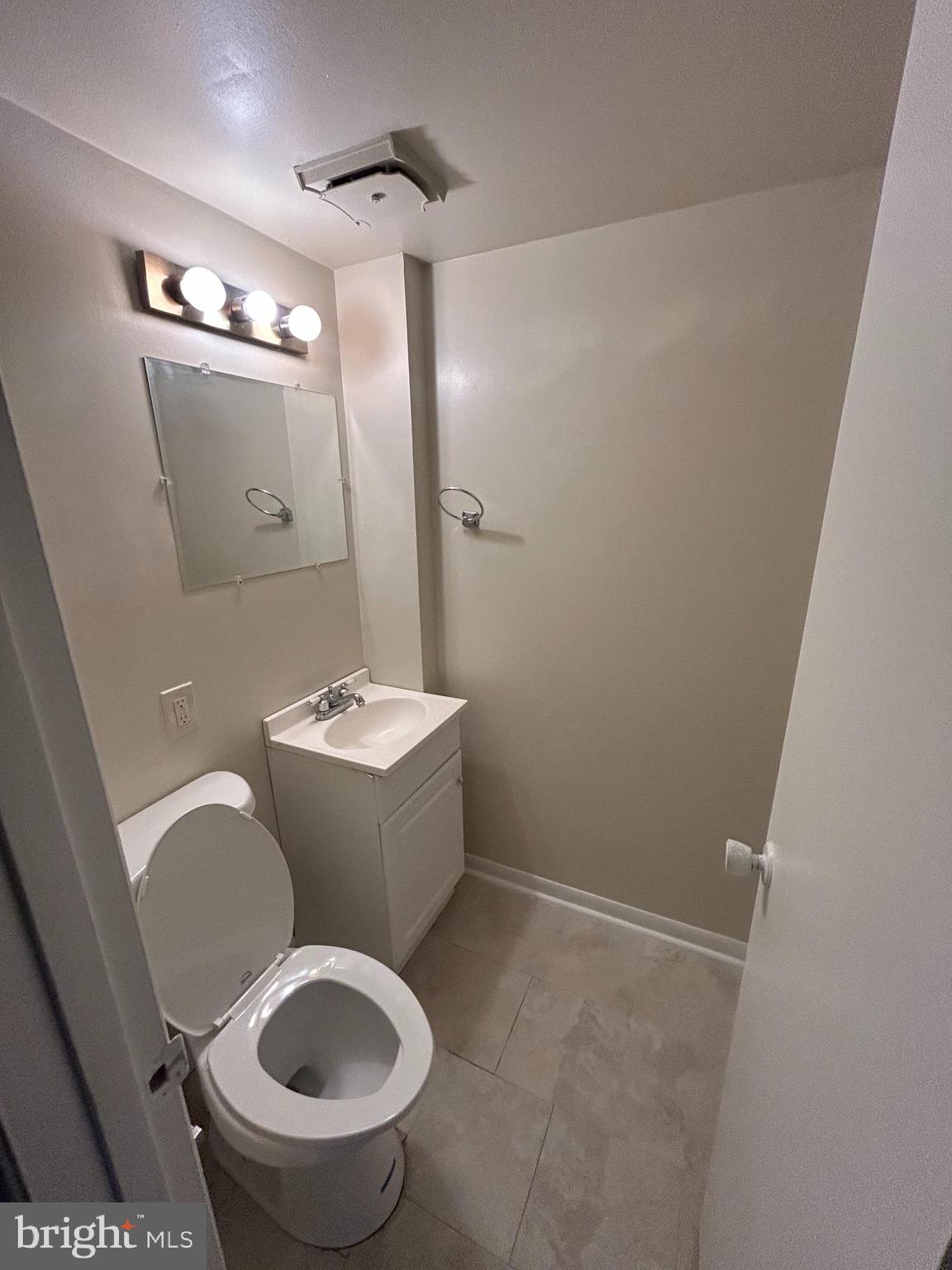 DOUBLE ROCK TOWNHOUSES - Residential Lease