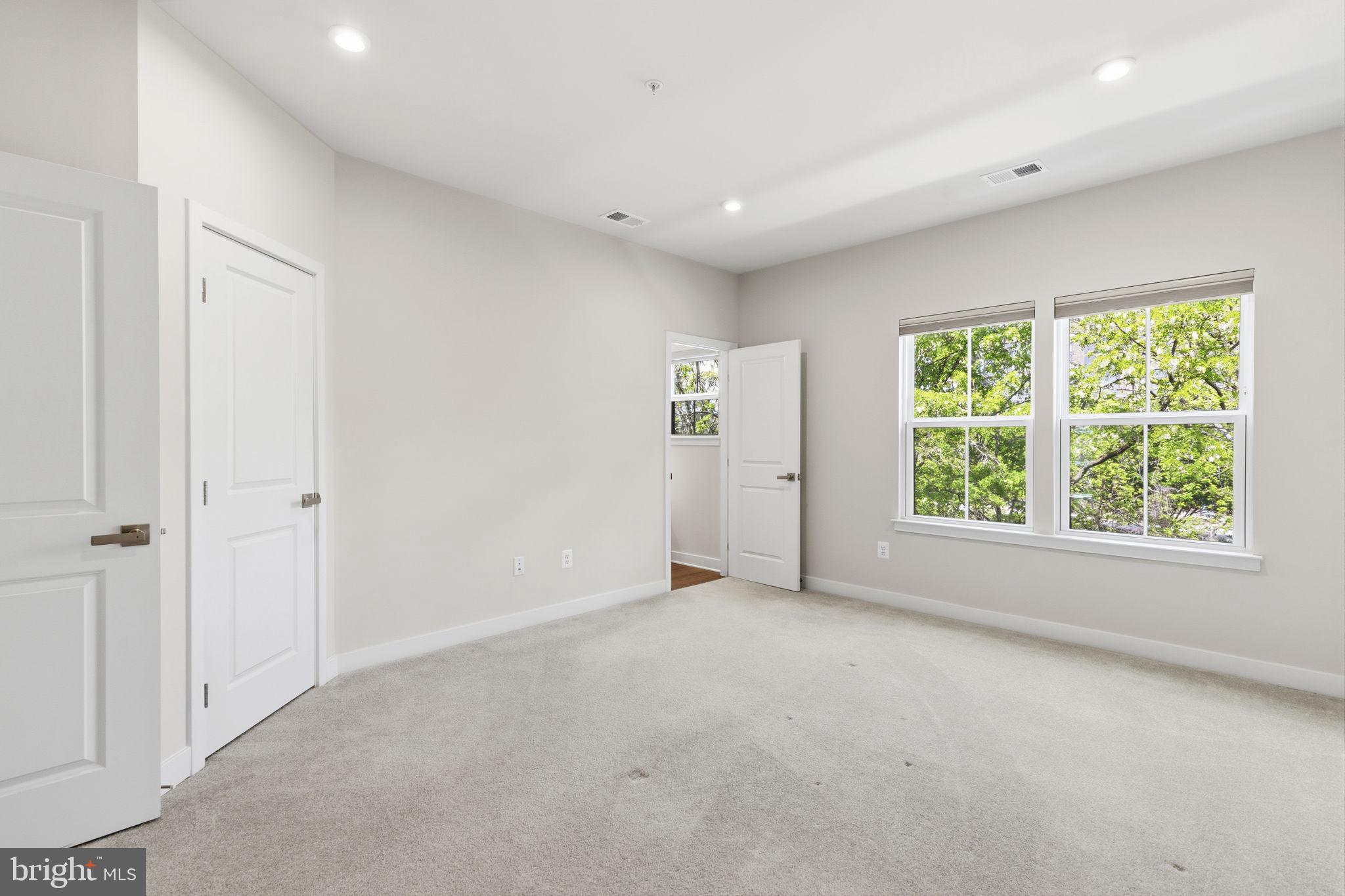LOCUST POINT - Residential