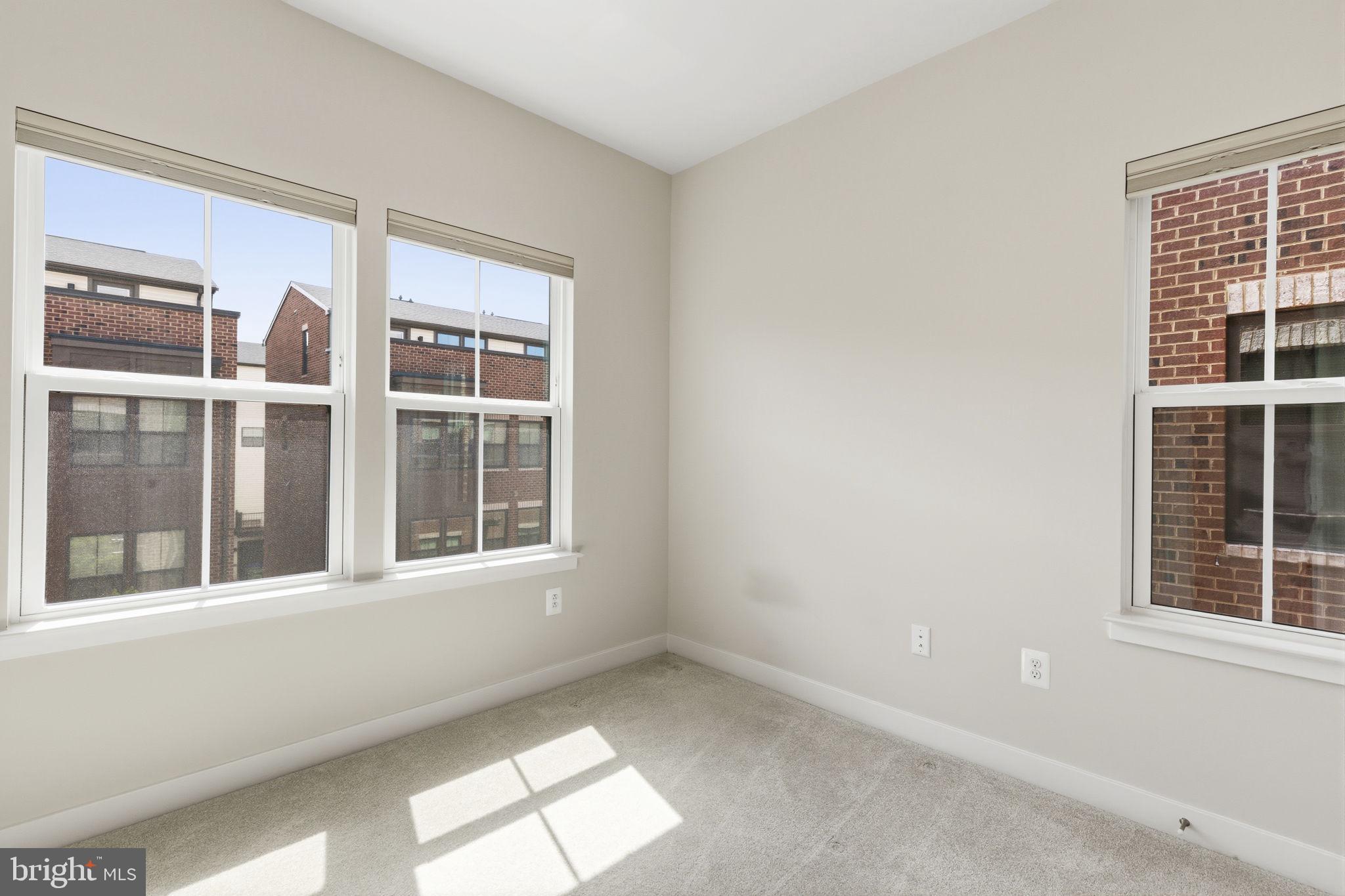 LOCUST POINT - Residential