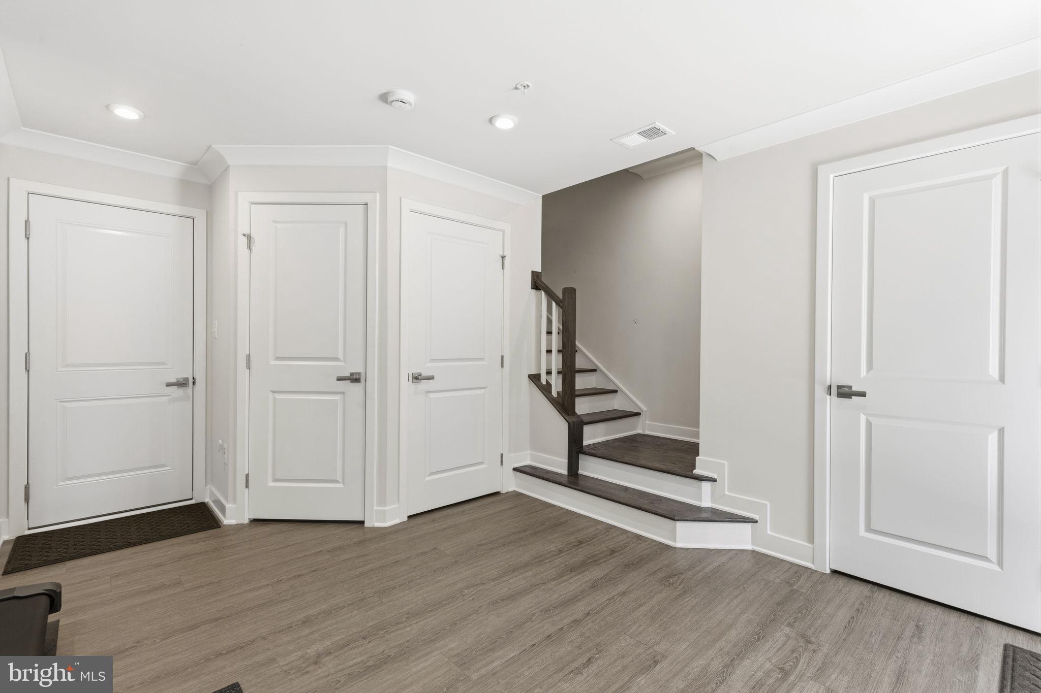 LOCUST POINT - Residential