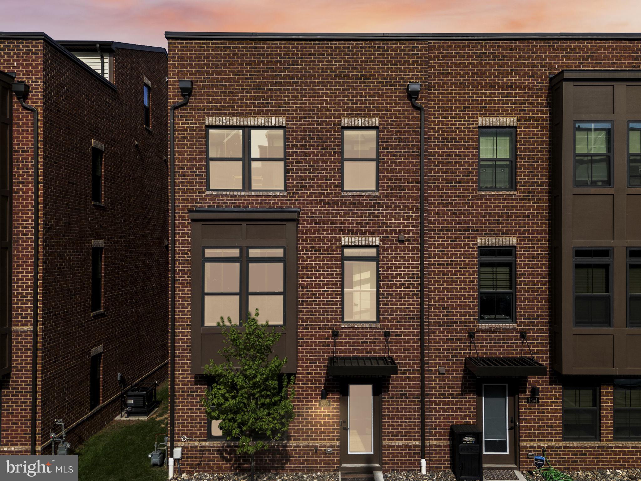 LOCUST POINT - Residential