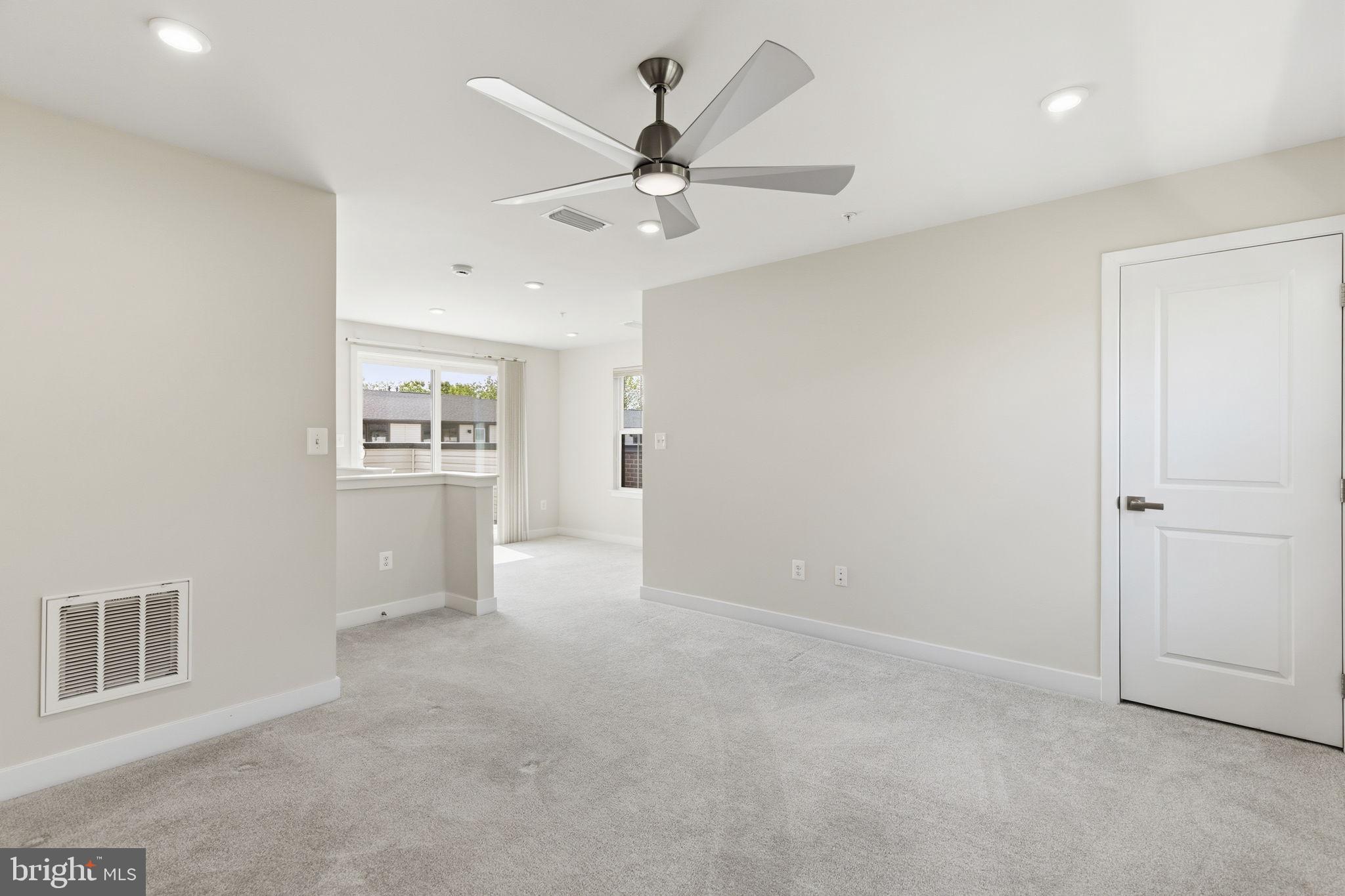 LOCUST POINT - Residential