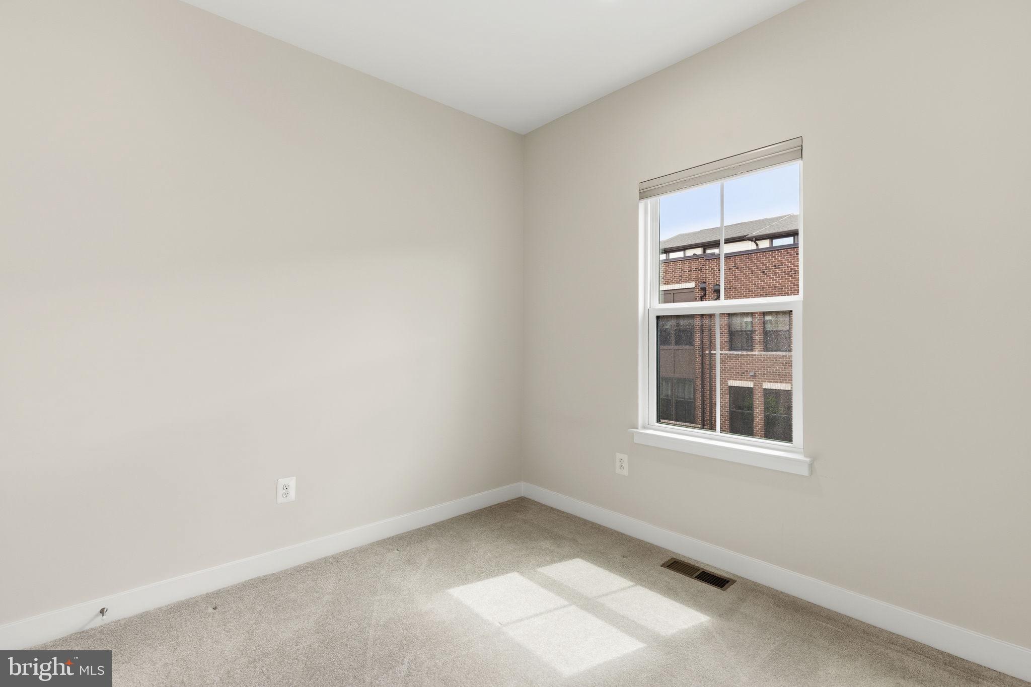 LOCUST POINT - Residential