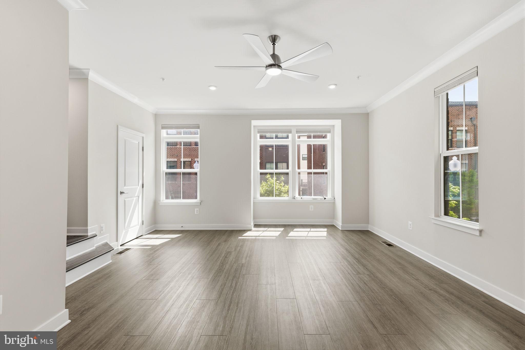 LOCUST POINT - Residential