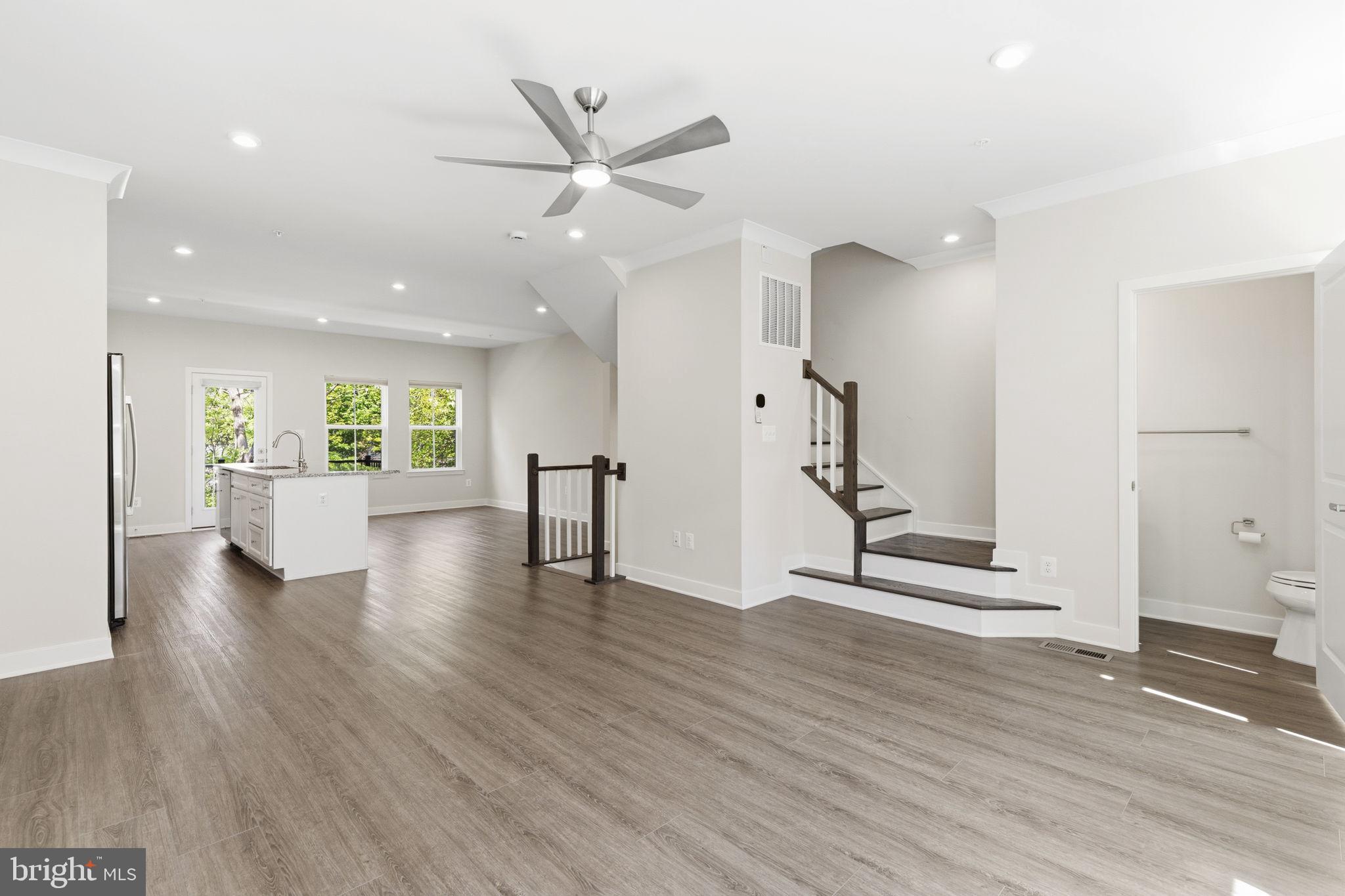 LOCUST POINT - Residential