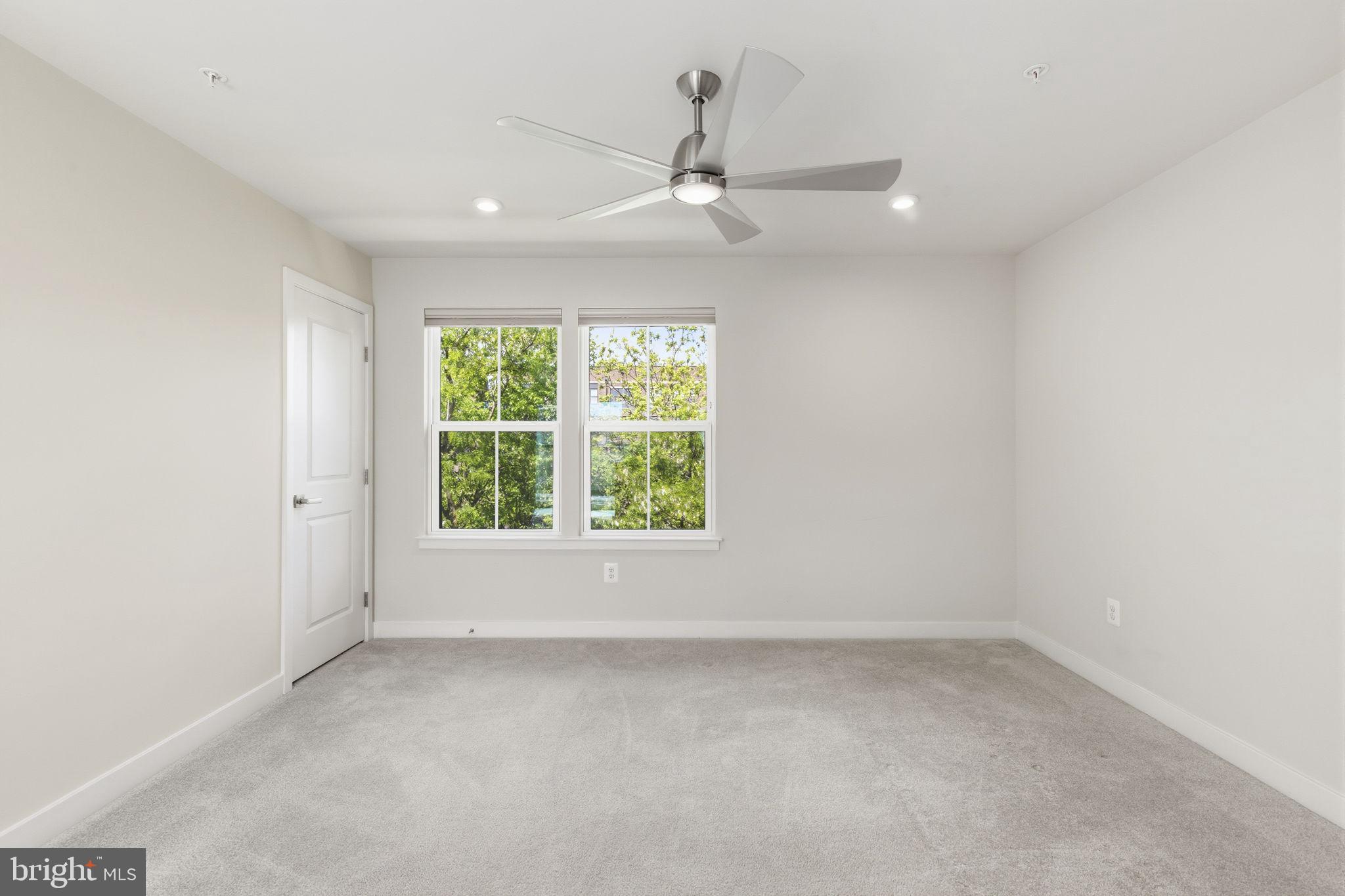LOCUST POINT - Residential