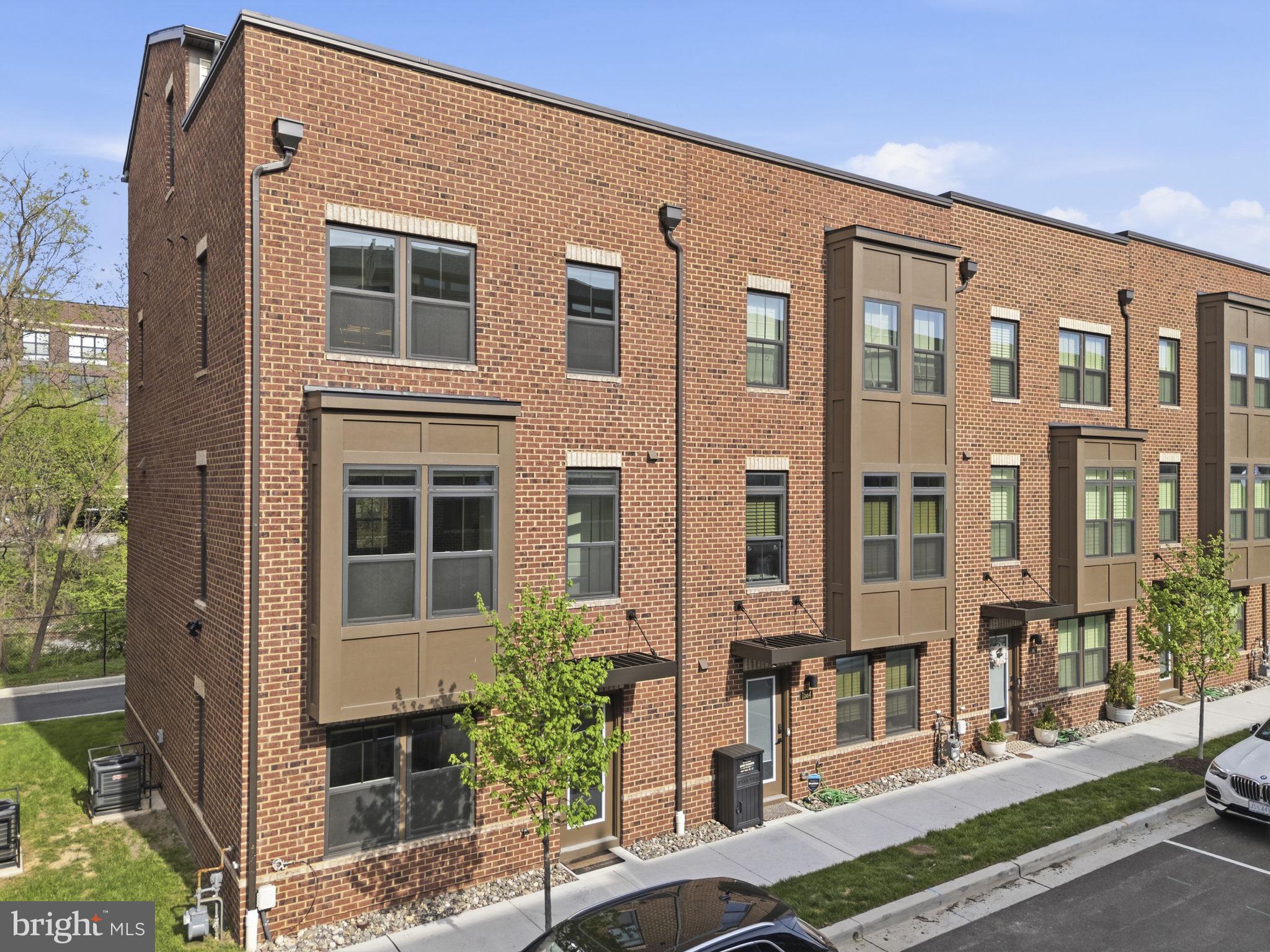 LOCUST POINT - Residential
