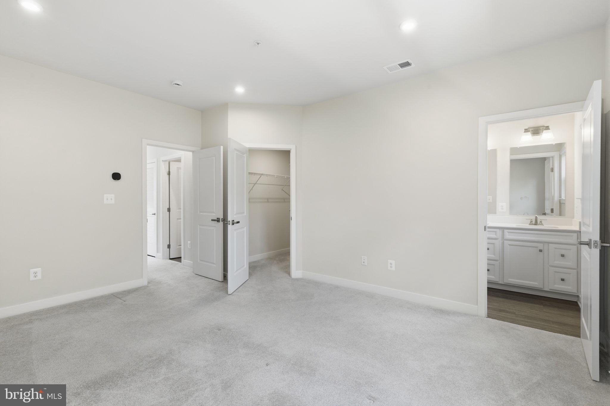 LOCUST POINT - Residential
