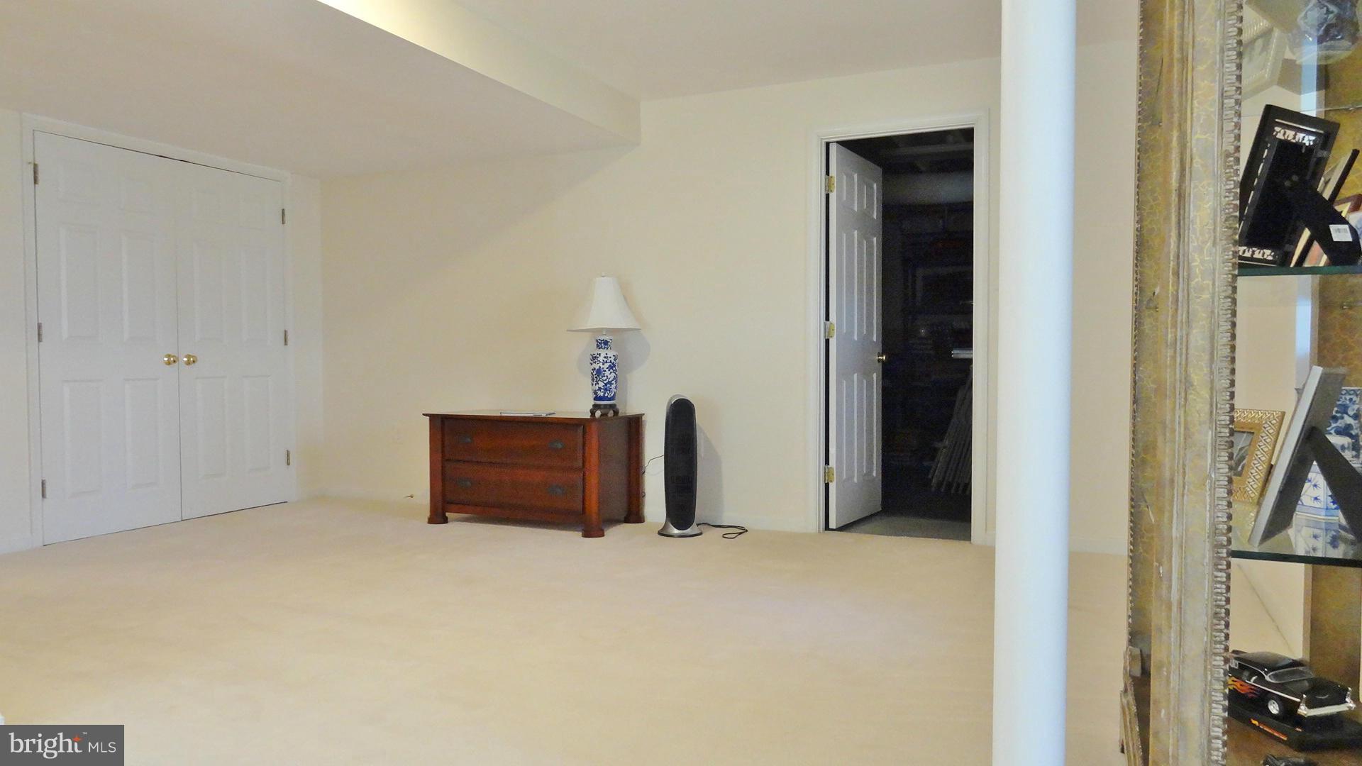 WASHINGTONIAN WOODS - Residential