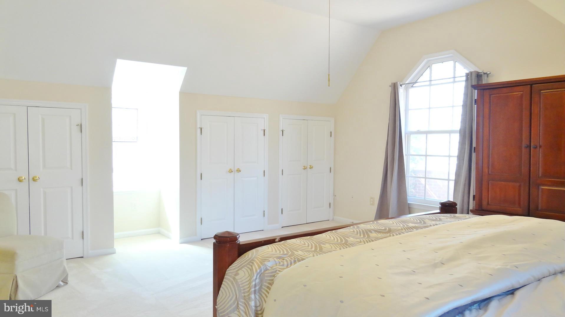 WASHINGTONIAN WOODS - Residential