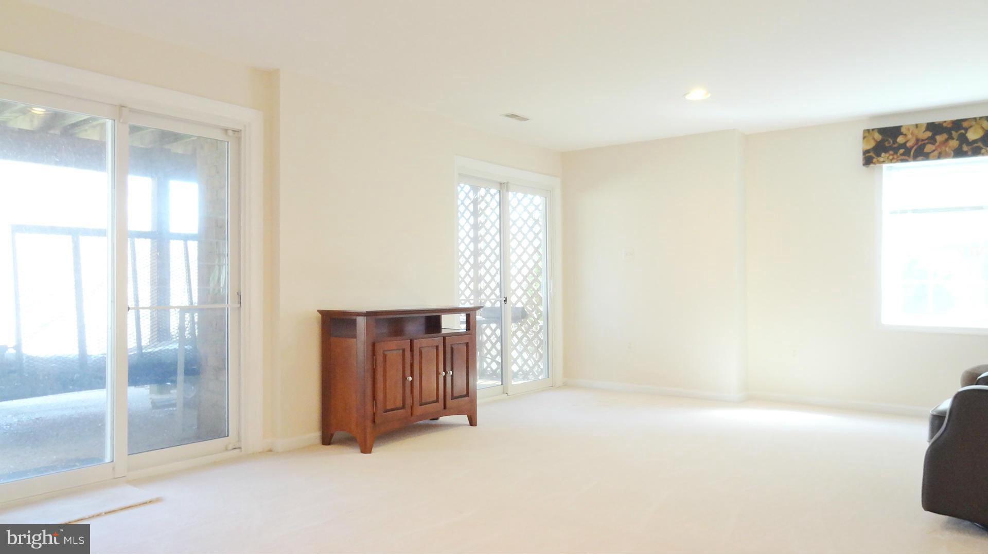 WASHINGTONIAN WOODS - Residential