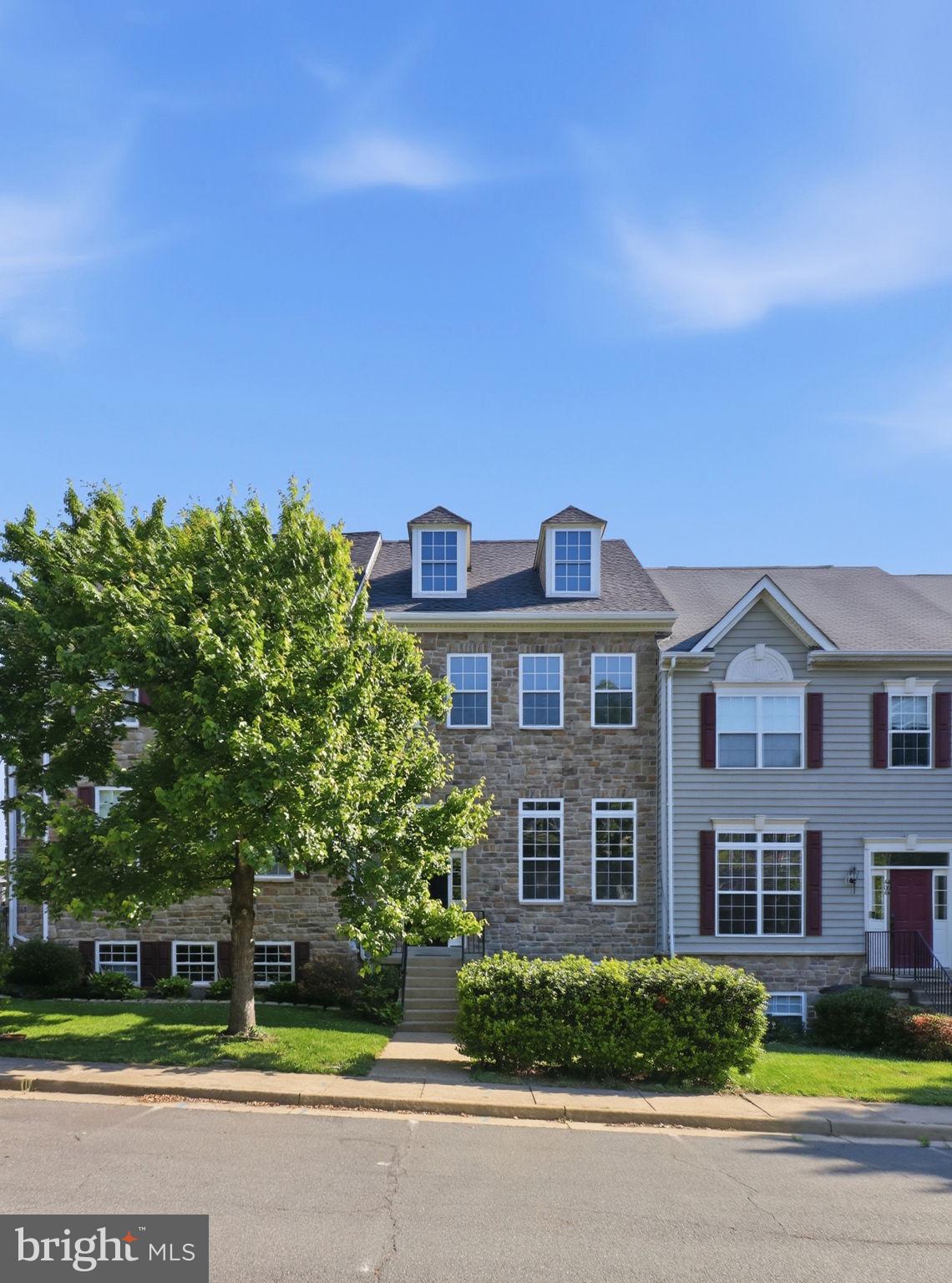 TOWNES OF BRANBURY GLEN - Residential