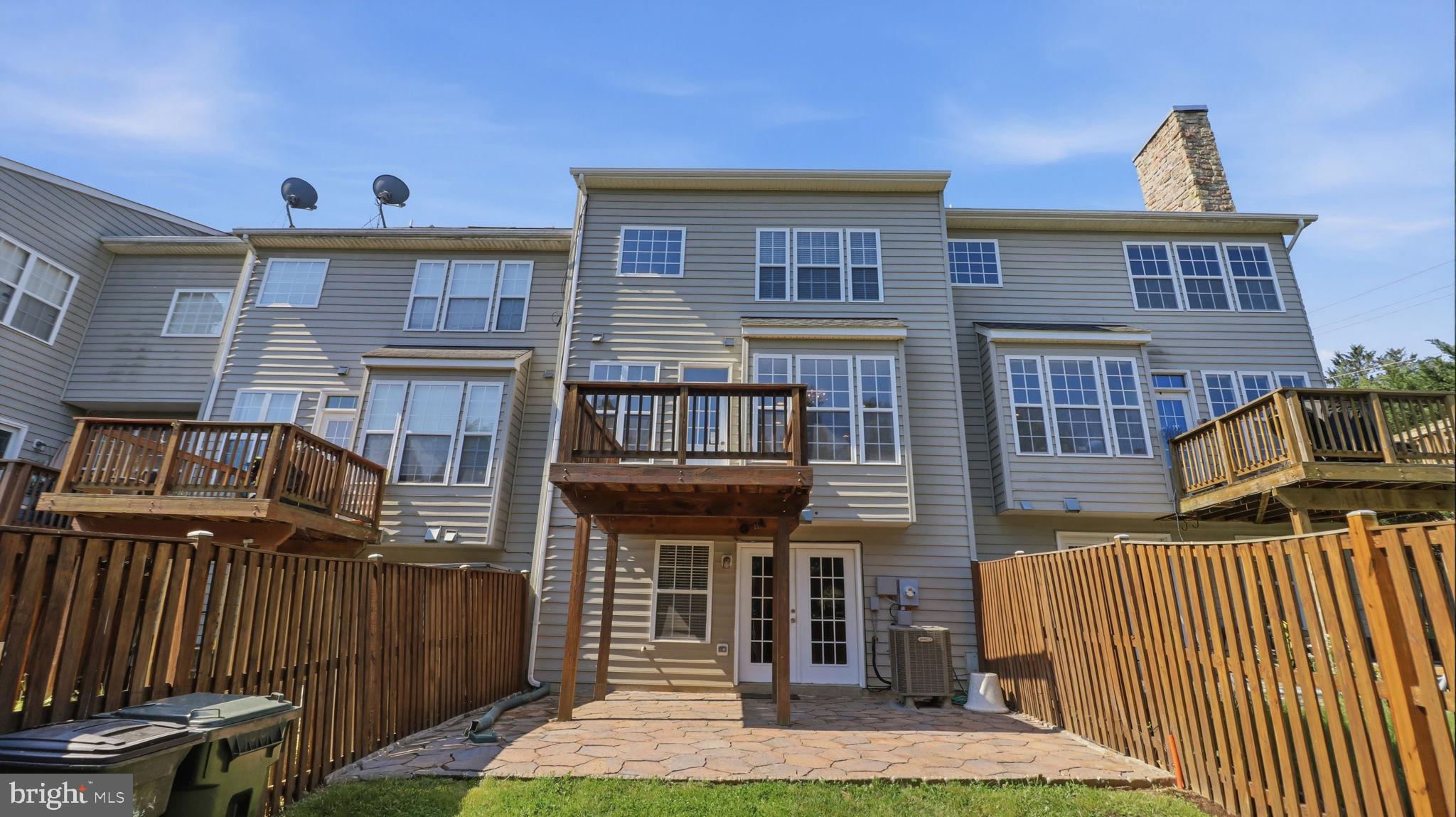 TOWNES OF BRANBURY GLEN - Residential