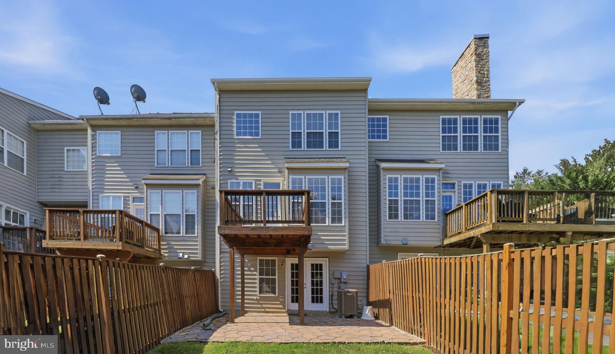 TOWNES OF BRANBURY GLEN - Residential