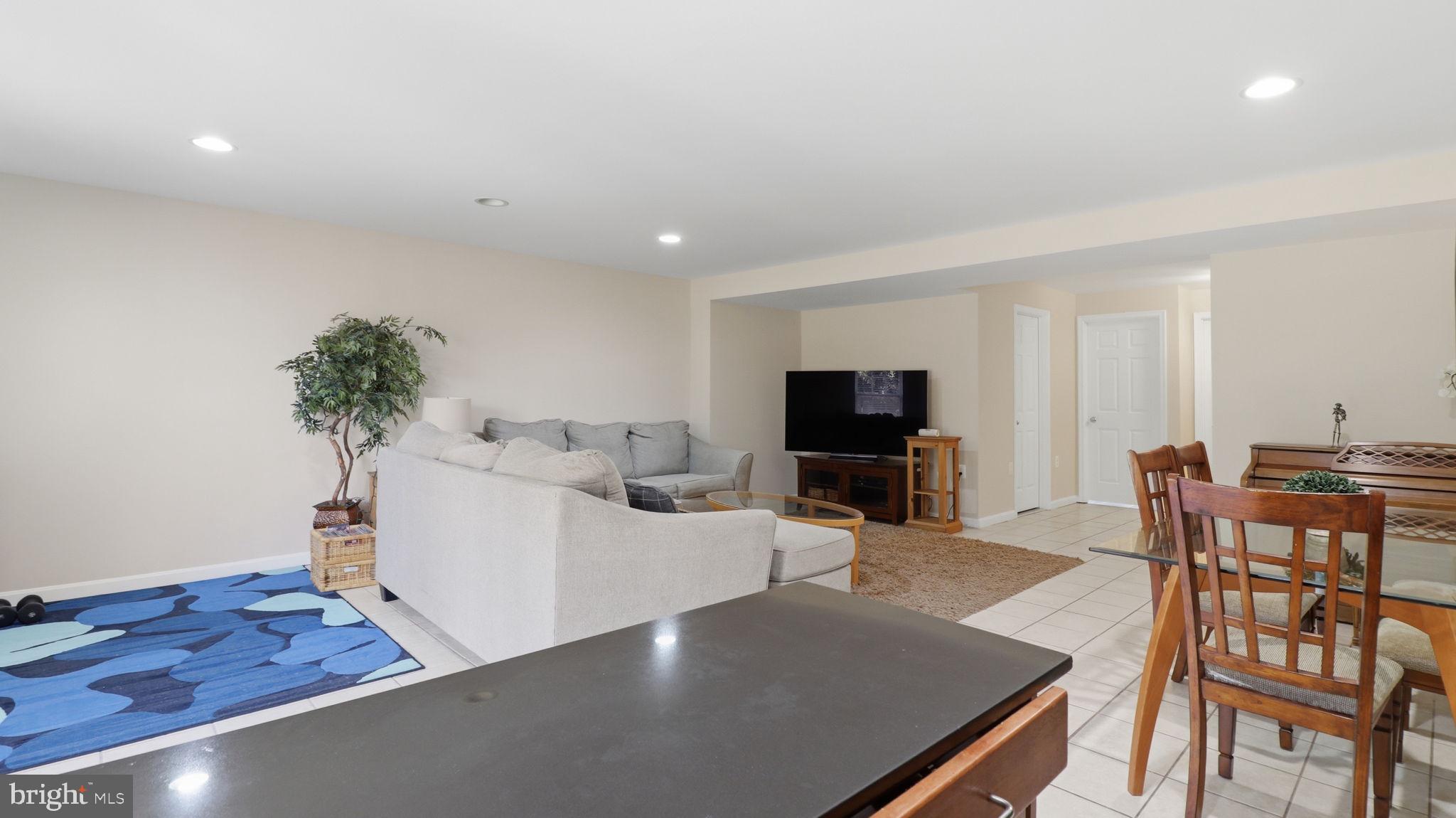 TOWNES OF BRANBURY GLEN - Residential