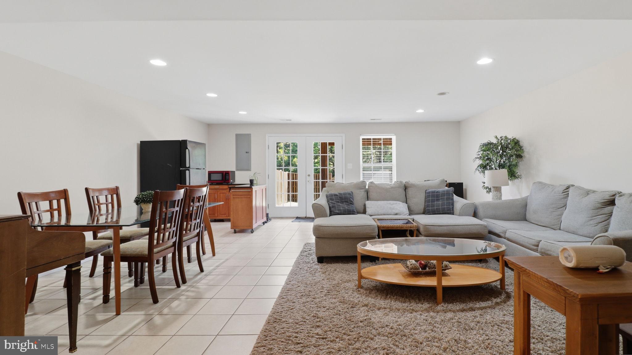 TOWNES OF BRANBURY GLEN - Residential