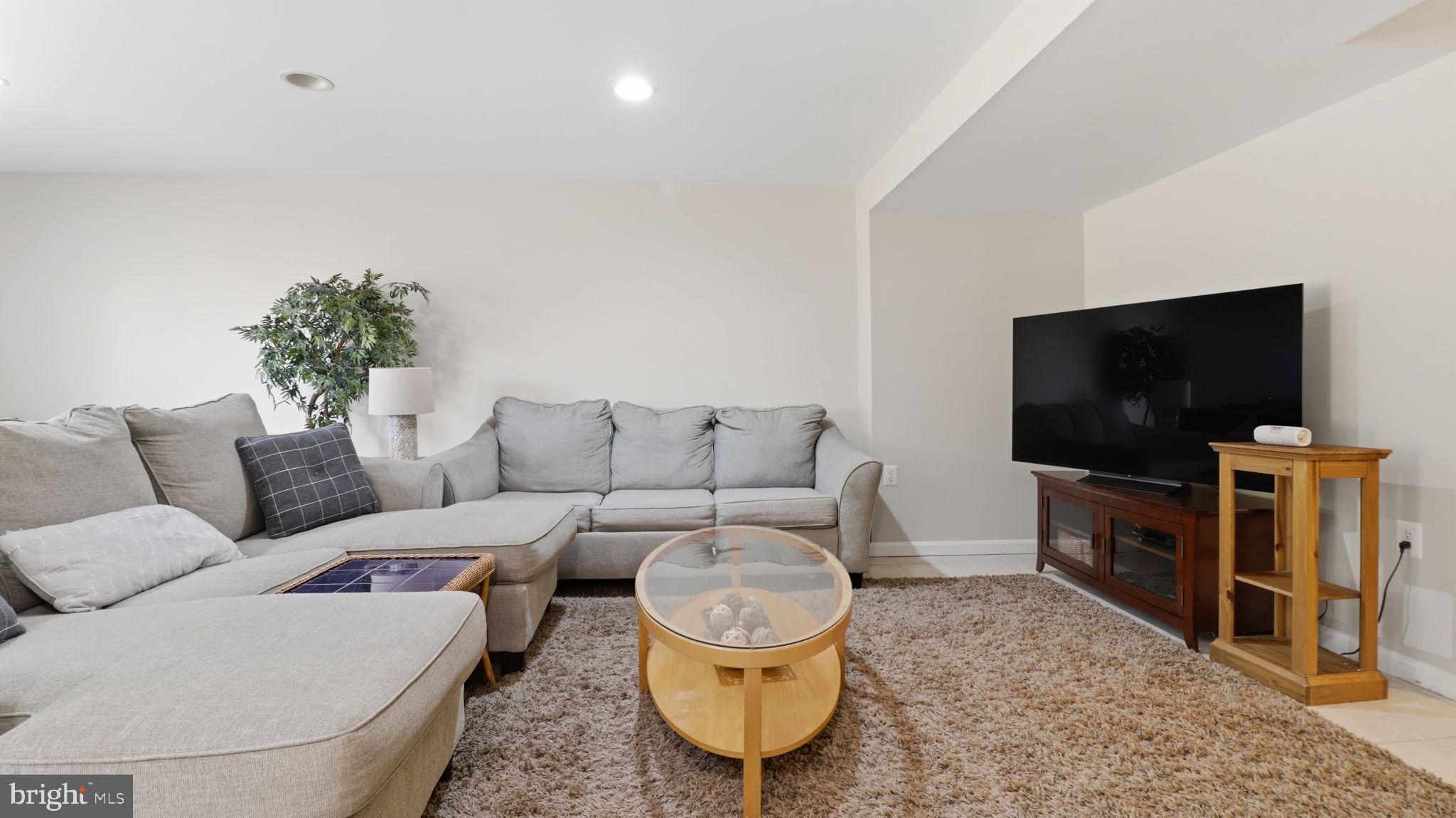 TOWNES OF BRANBURY GLEN - Residential