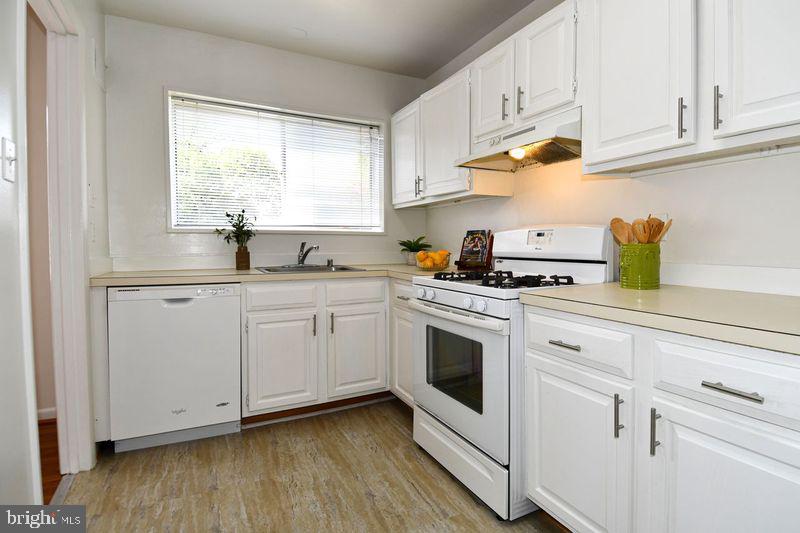 10637 MONTROSE AVENUE 204