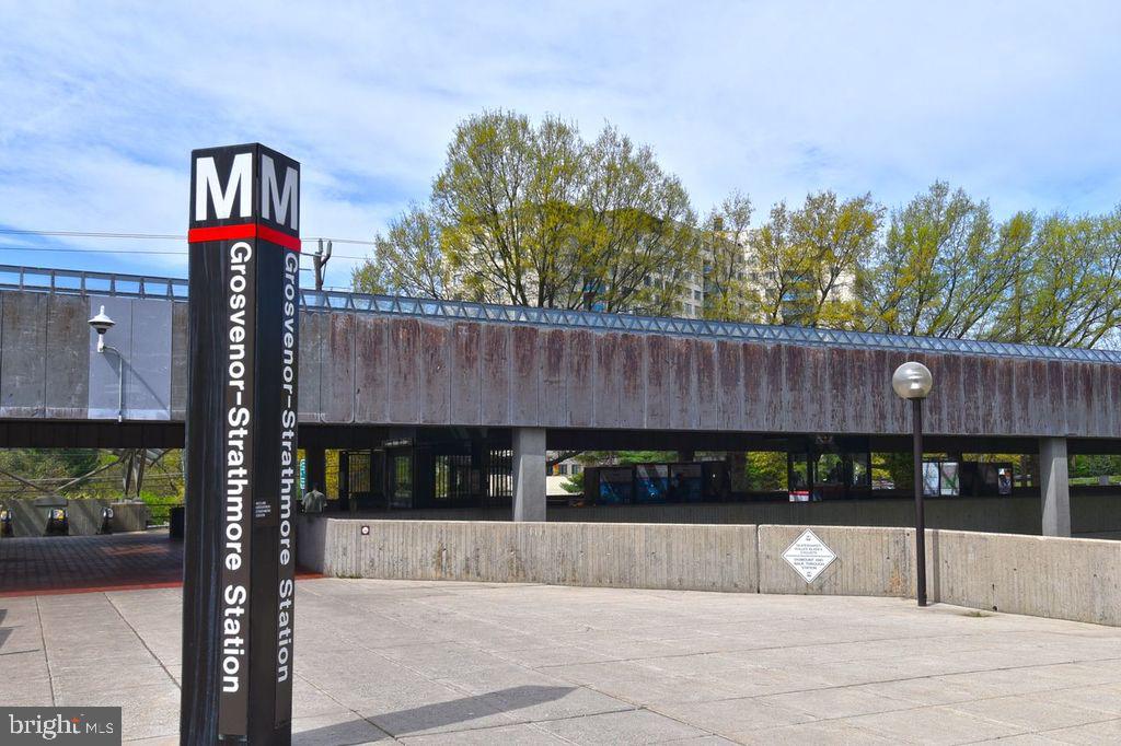 PARKSIDE CONDOMINIUMS - Residential