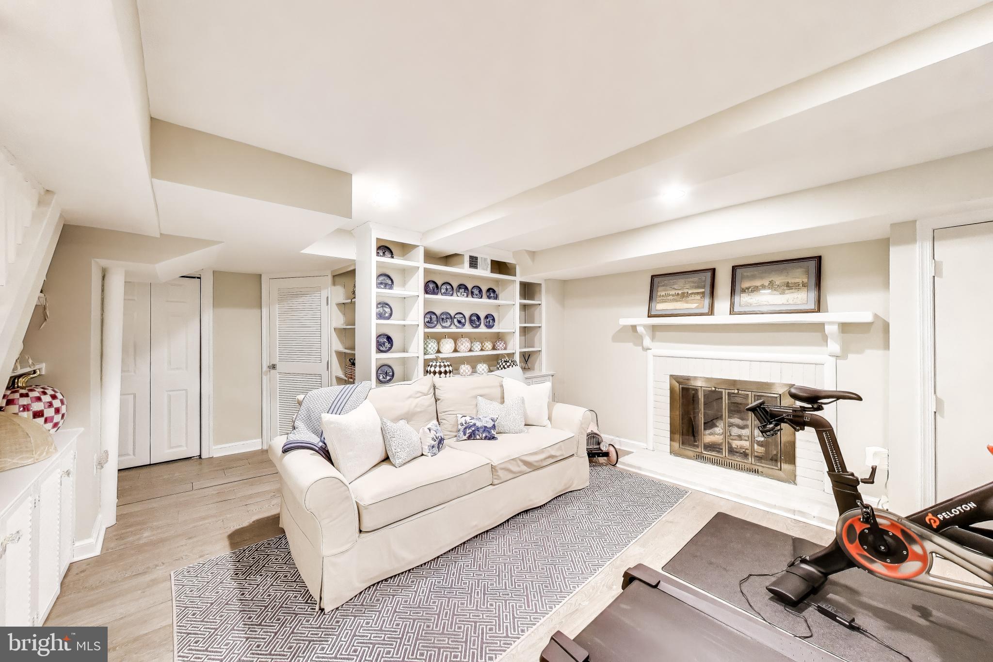 WESTMORELAND HILLS - Residential