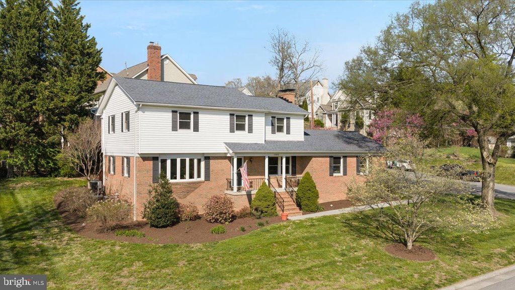 Photo of 1300 Caroline Street, WINCHESTER, VA 22601 (MLS # VAWI2010302)