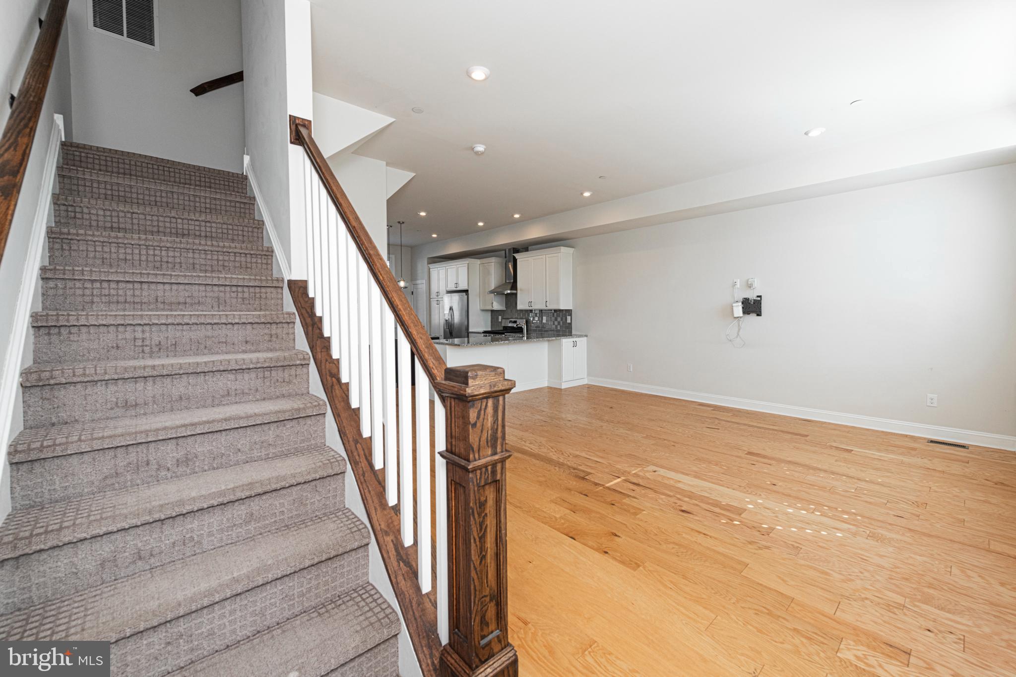 STEELPOINTE - Residential