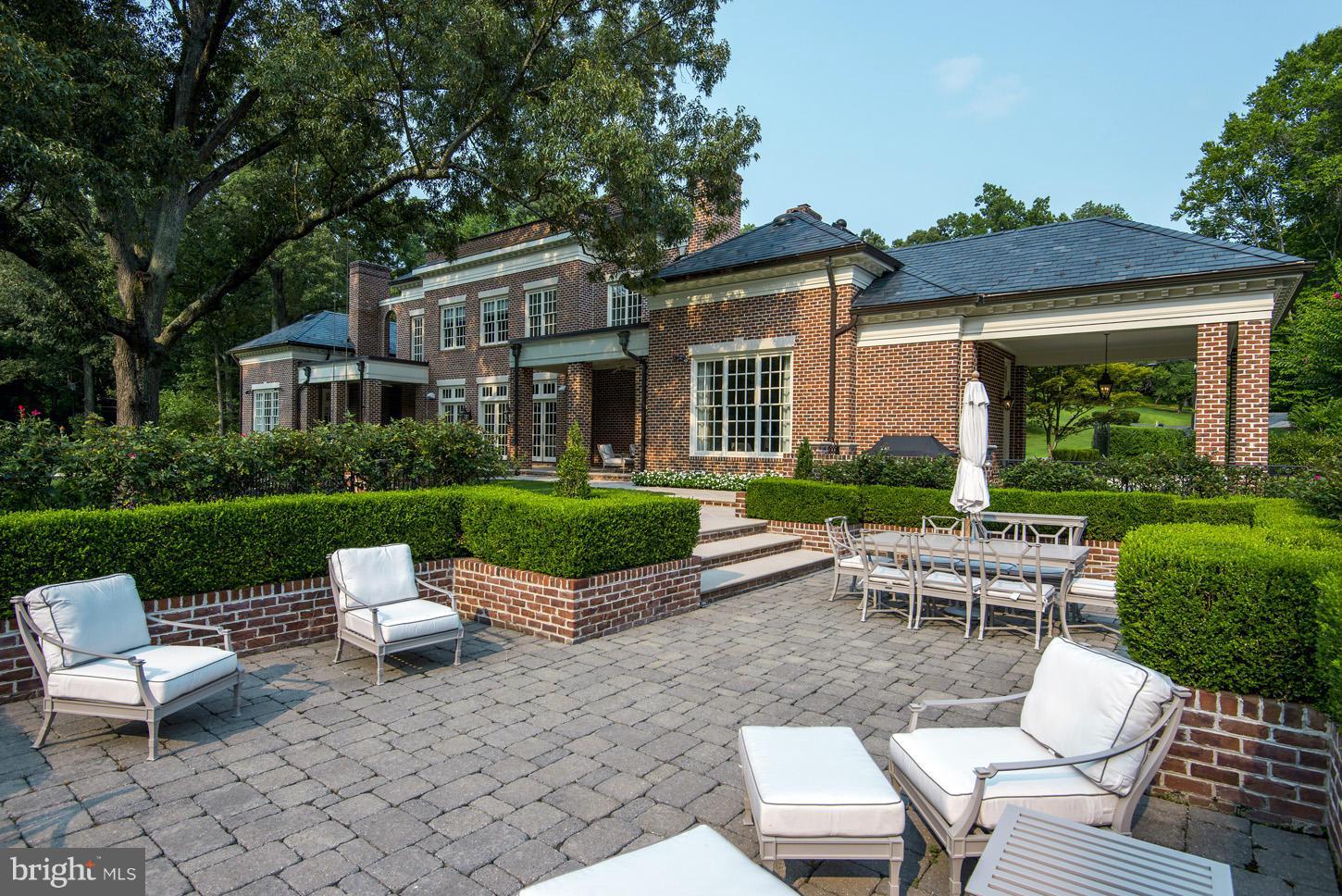 LANGLEY OAKS - Residential